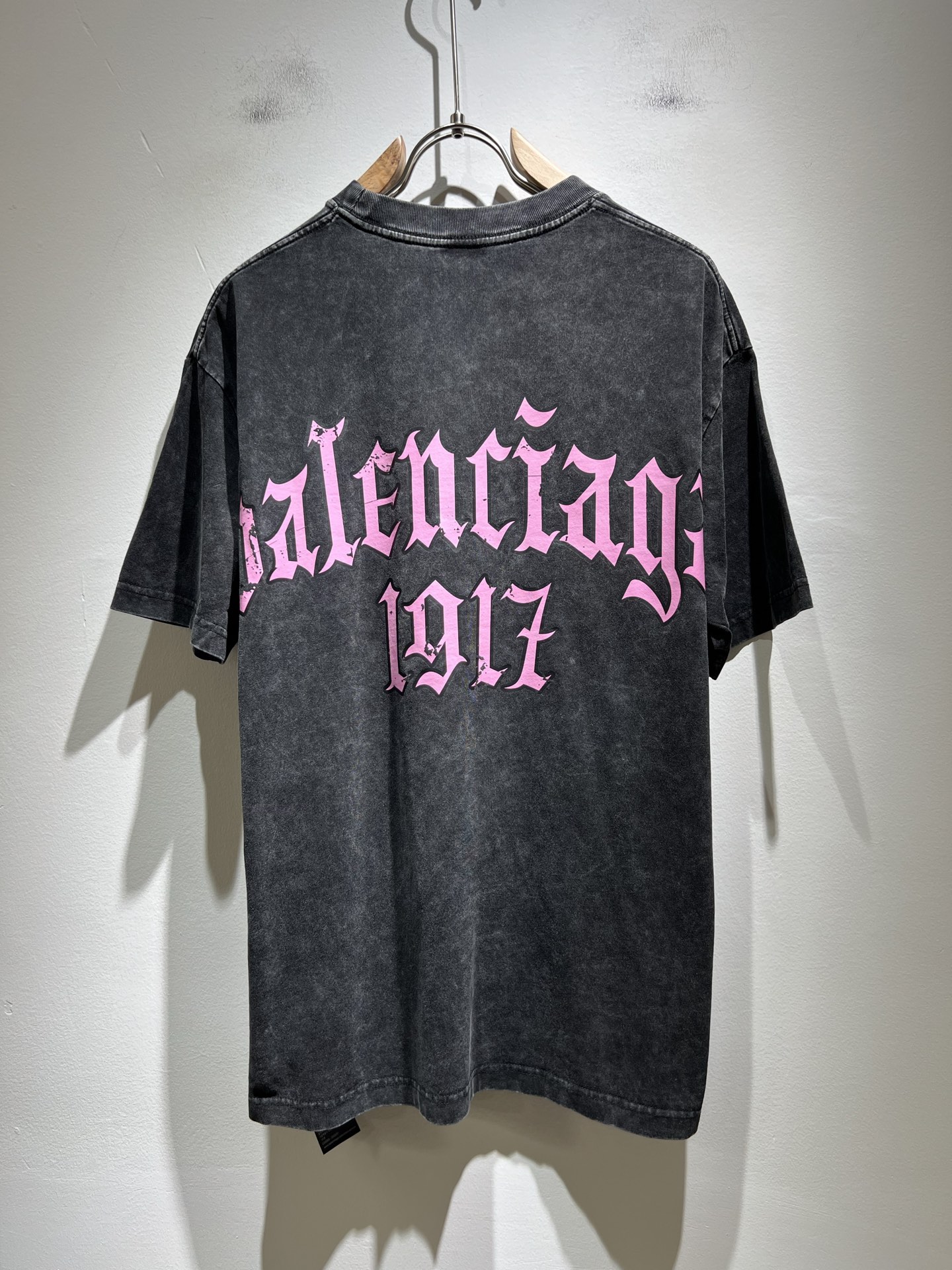Balenciaga 2025 S/S Unisex Distressed-Wash Cotton Tee - Fashion-Forward Style 9 i1749261463939 814 0 7
