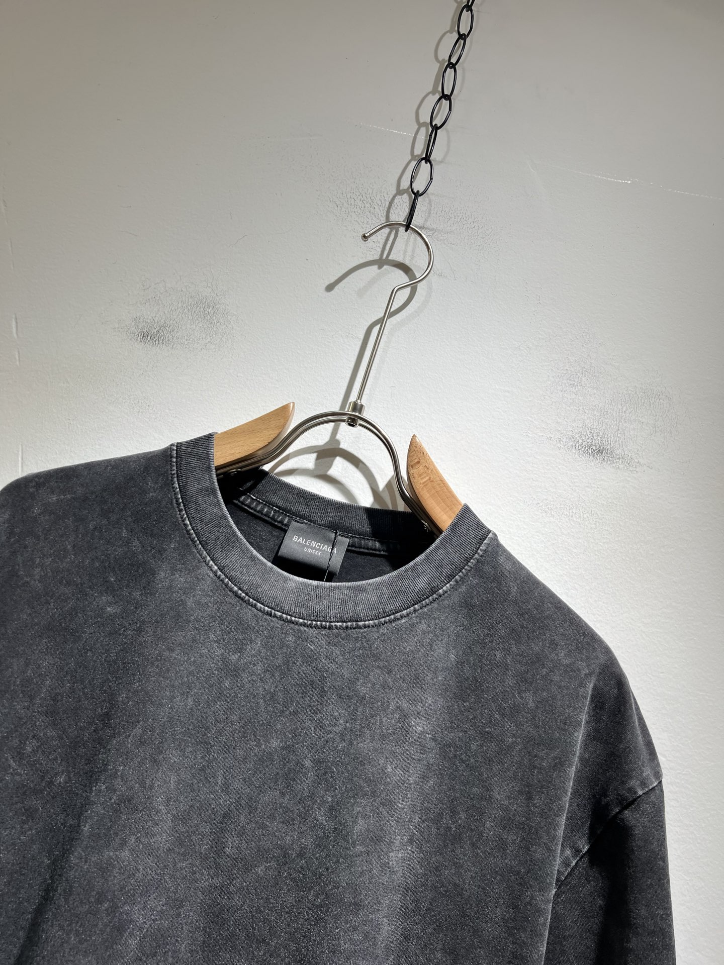 Balenciaga 2025 S/S Unisex Distressed-Wash Cotton Tee - Fashion-Forward Style 6 i1749261464035 1452 0 4
