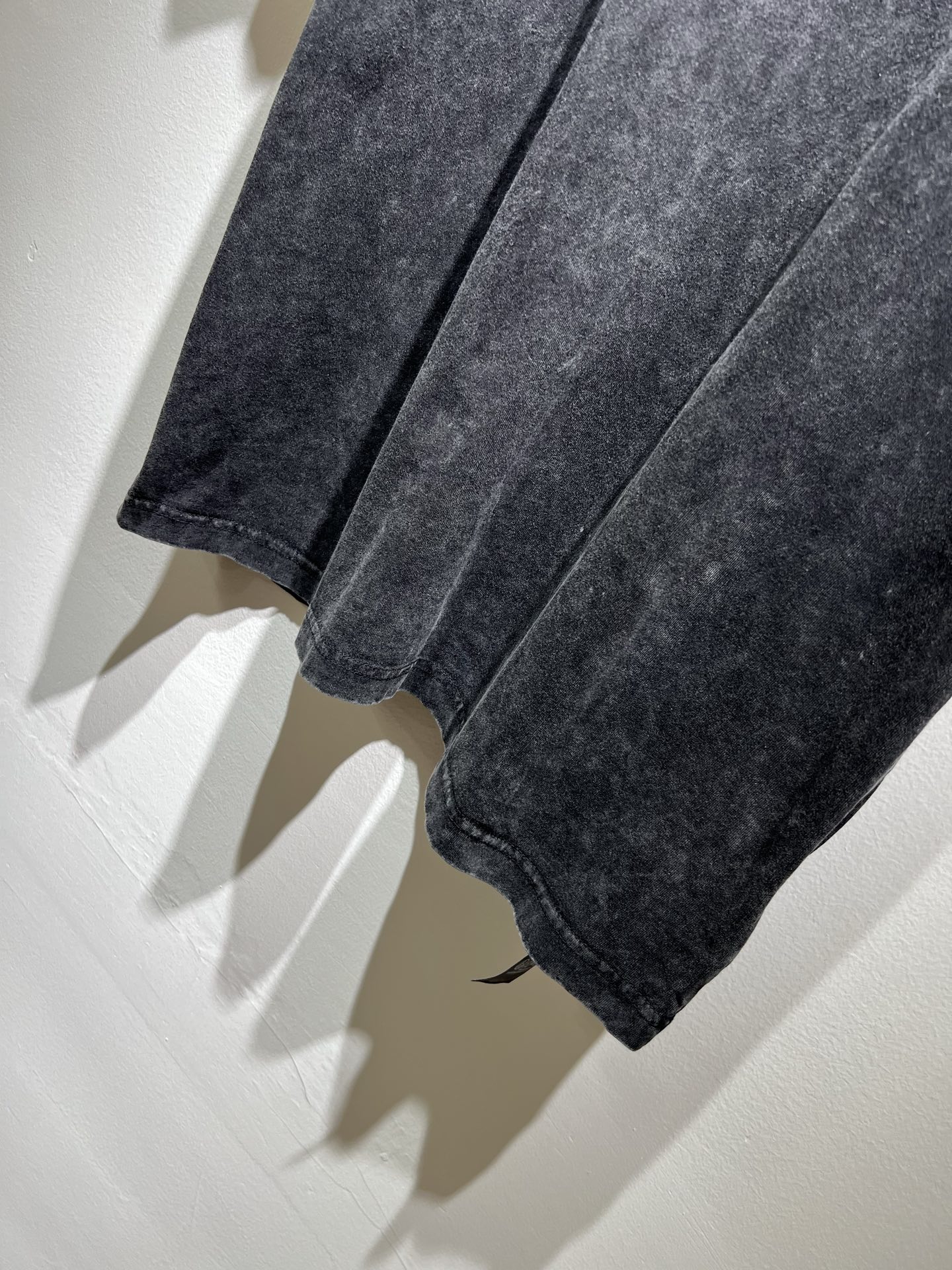 Balenciaga 2025 S/S Unisex Distressed-Wash Cotton Tee - Fashion-Forward Style 8 i1749261464060 9456 0 6