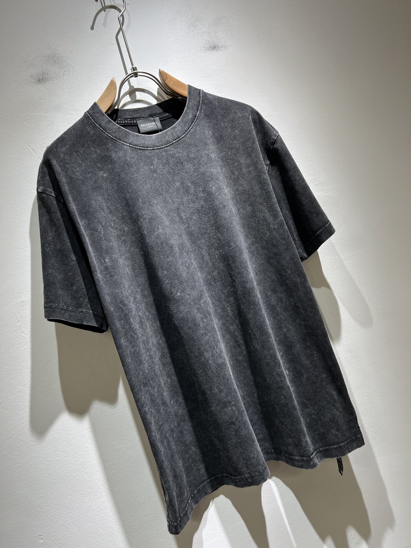 Balenciaga 2025 S/S Unisex Distressed-Wash Cotton Tee - Fashion-Forward Style 3 i1749261465981 5339 0 1