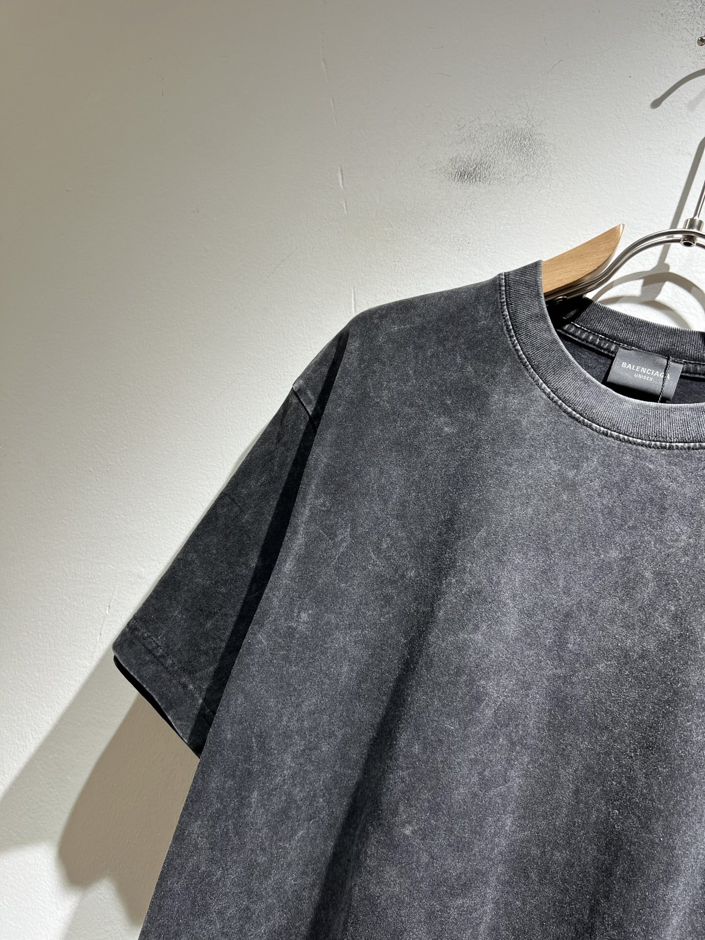 Balenciaga 2025 S/S Unisex Distressed-Wash Cotton Tee - Fashion-Forward Style 7 i1749261466034 9386 0 5