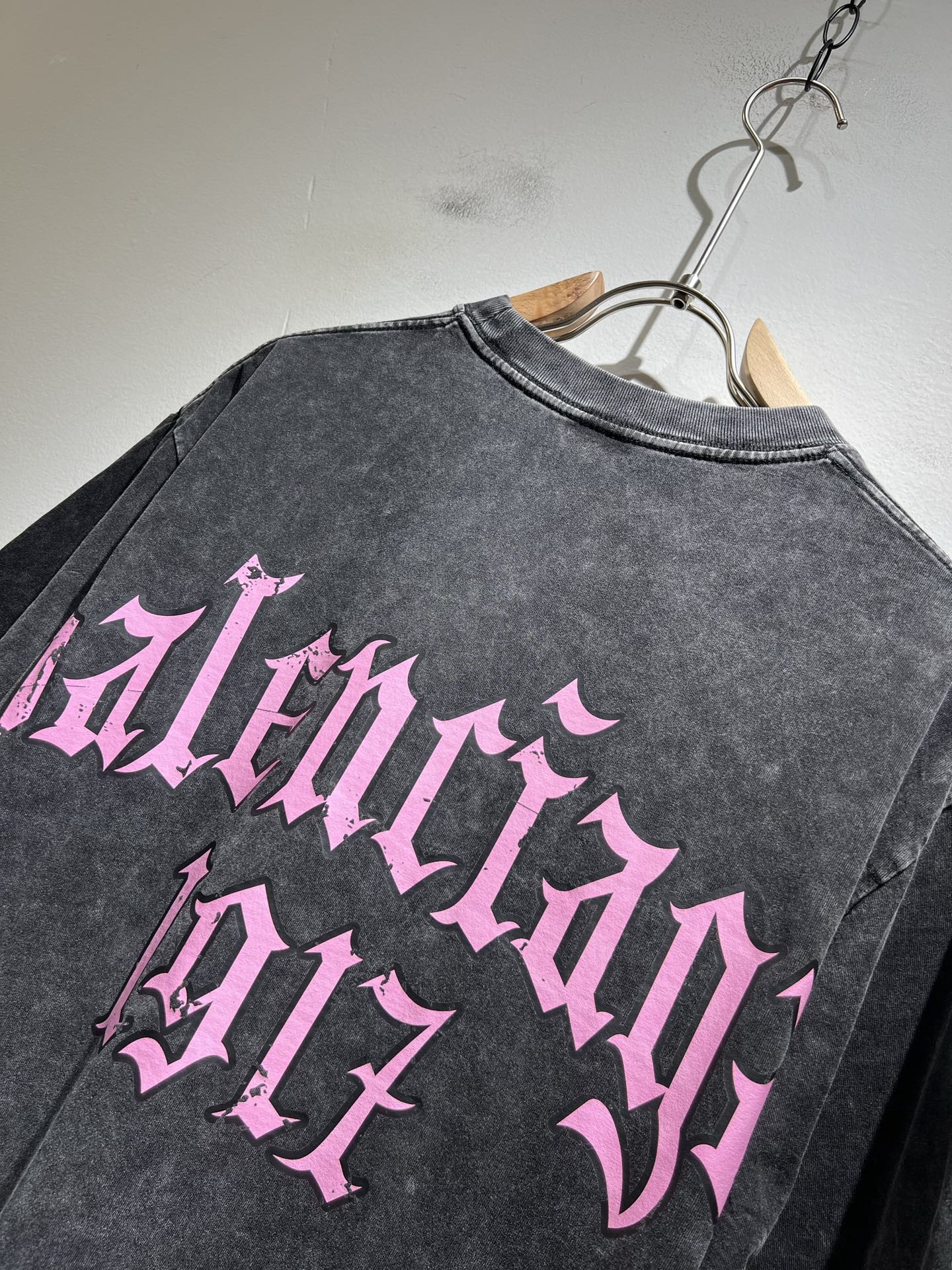 Balenciaga 2025 S/S Unisex Distressed-Wash Cotton Tee - Fashion-Forward Style 10 i1749261466079 7908 0 8