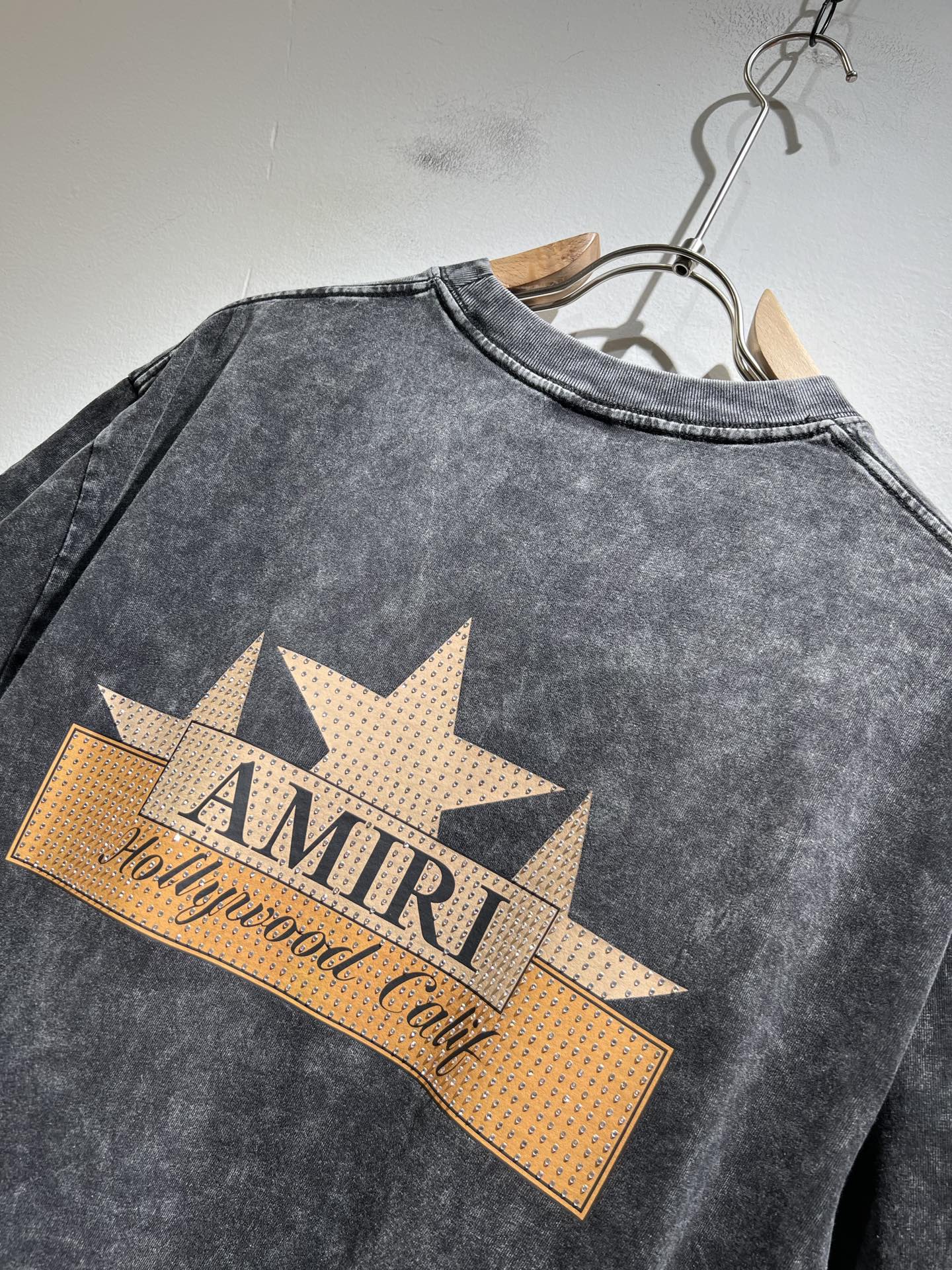 Amiri Distressed Logo Graphic Print Crew Neck Short Sleeve T-Shirt 10 i1749261566245 5517 0 8