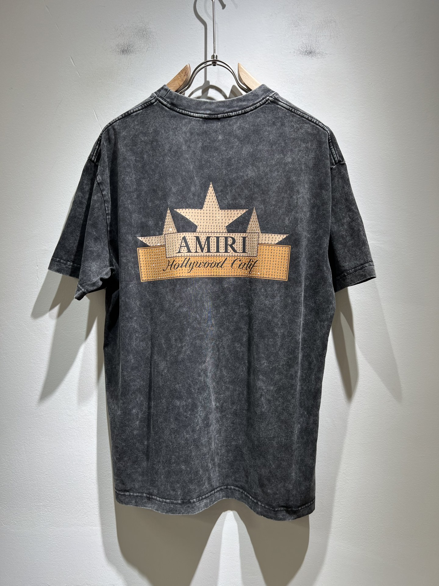 Amiri Distressed Logo Graphic Print Crew Neck Short Sleeve T-Shirt 9 i1749261568728 9995 0 7