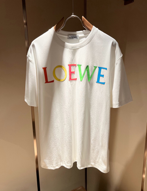 LOEWE 2025 Spring/Summer Unisex Short Sleeve T-Shirt with Logo Design 1 LOEWE 2025 Spring/Summer Unisex Short Sleeve T-Shirt with Logo Design