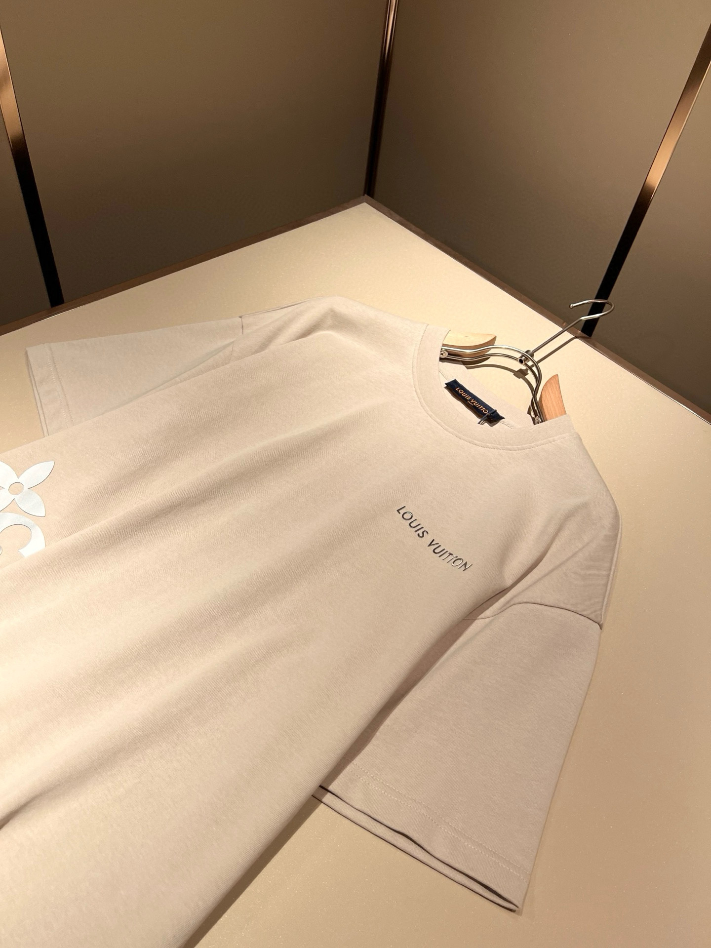Louis Vuitton 2025 Spring/Summer Logo T-Shirt - Unisex Fashion Statement 6 i1749391724290 3114 0 4