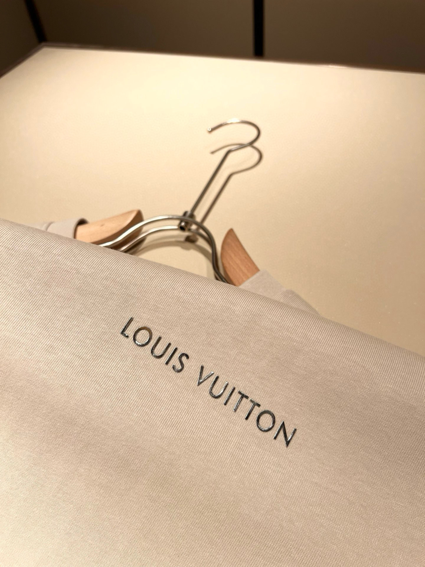 Louis Vuitton 2025 Spring/Summer Logo T-Shirt - Unisex Fashion Statement 9 i1749391724632 5067 0 7