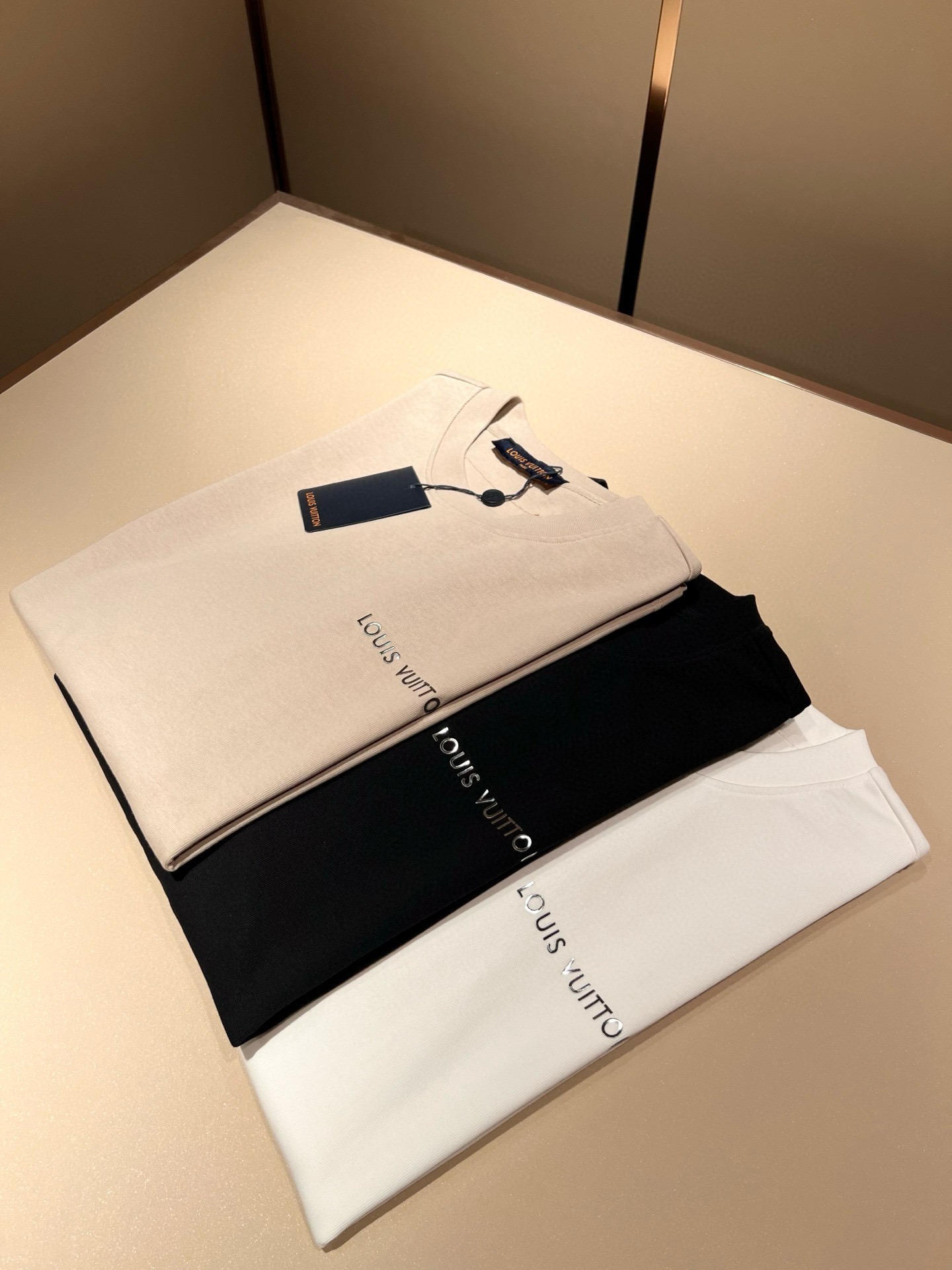 Louis Vuitton 2025 Spring/Summer Logo T-Shirt - Unisex Fashion Statement 2 i1749391725345 7191 0 0