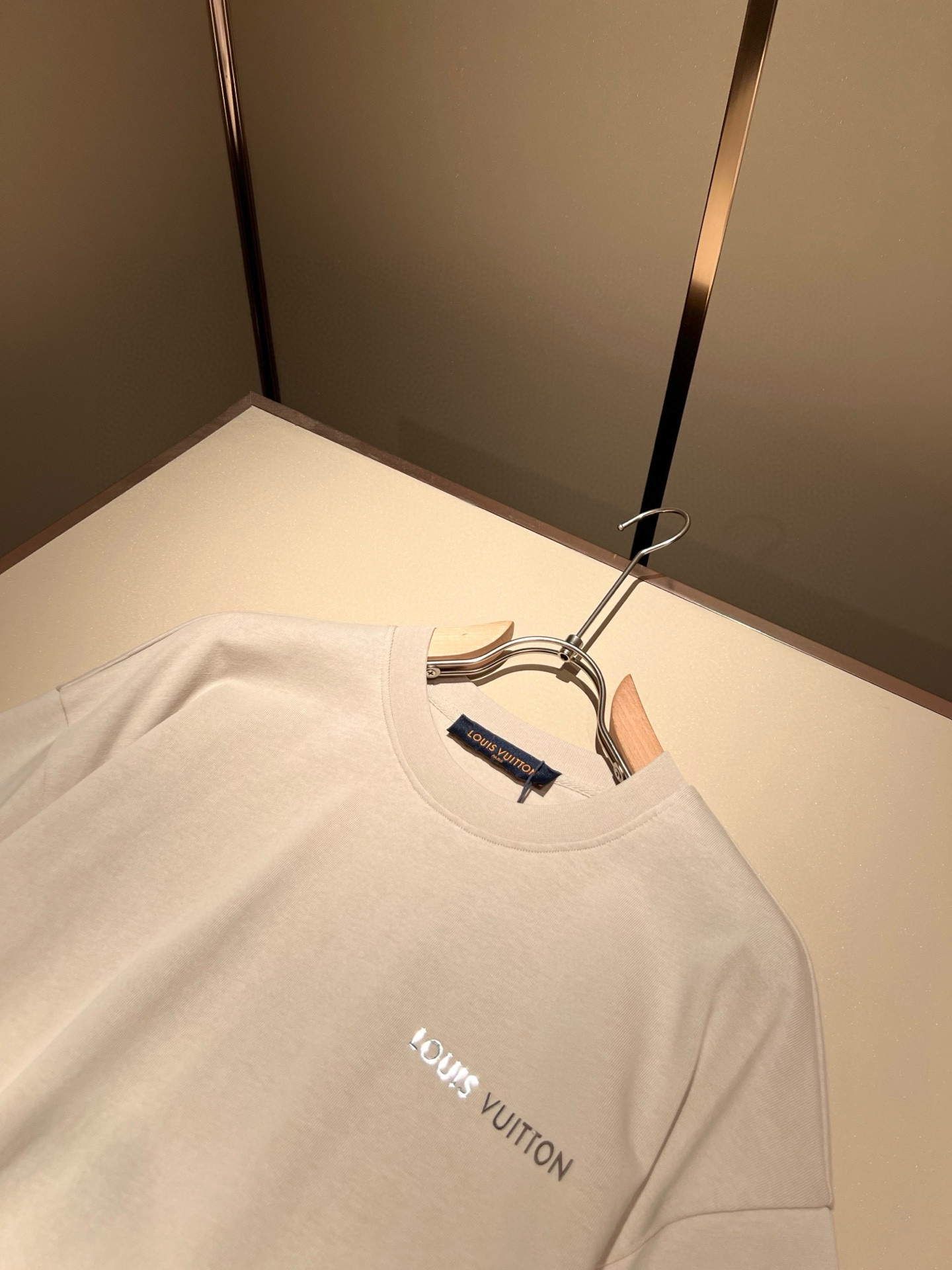 Louis Vuitton 2025 Spring/Summer Logo T-Shirt - Unisex Fashion Statement 8 i1749391725345 8833 0 6