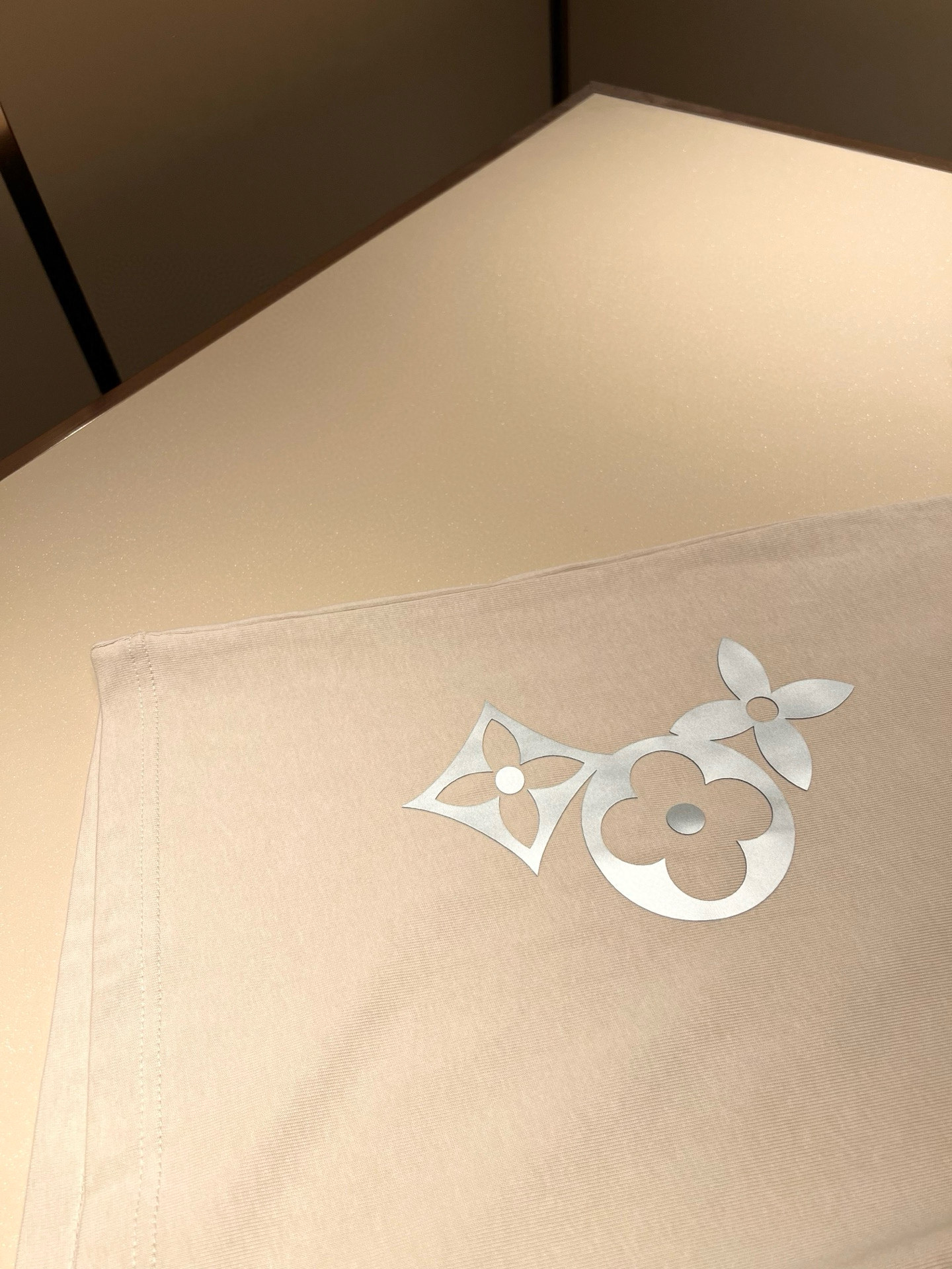 Louis Vuitton 2025 Spring/Summer Logo T-Shirt - Unisex Fashion Statement 10 i1749391725595 3914 0 8