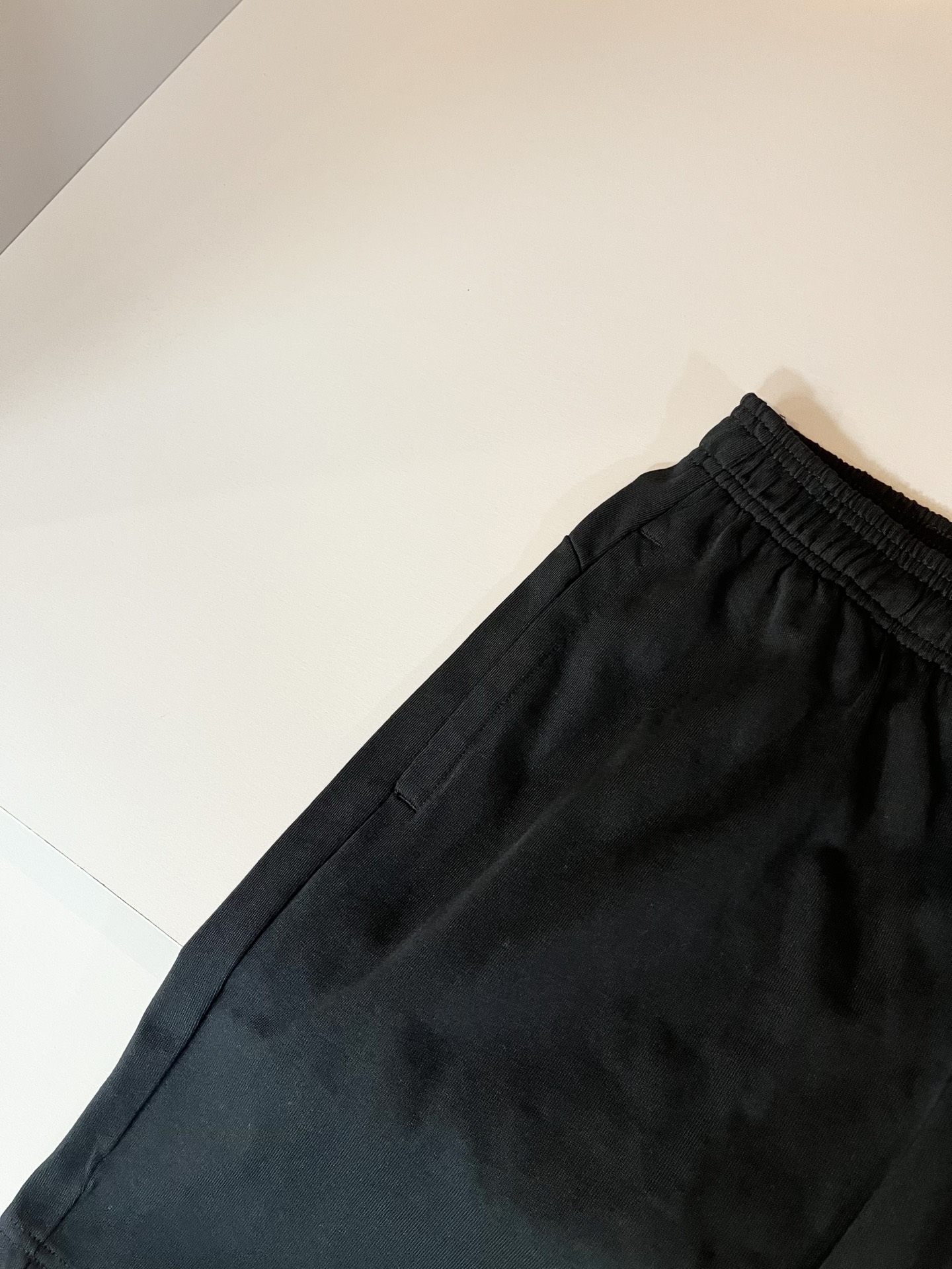   Bur*erry 巴*莉 2025春夏新款男女同款👫休闲套装，品牌最新设计元素！既不单调也不复杂，好