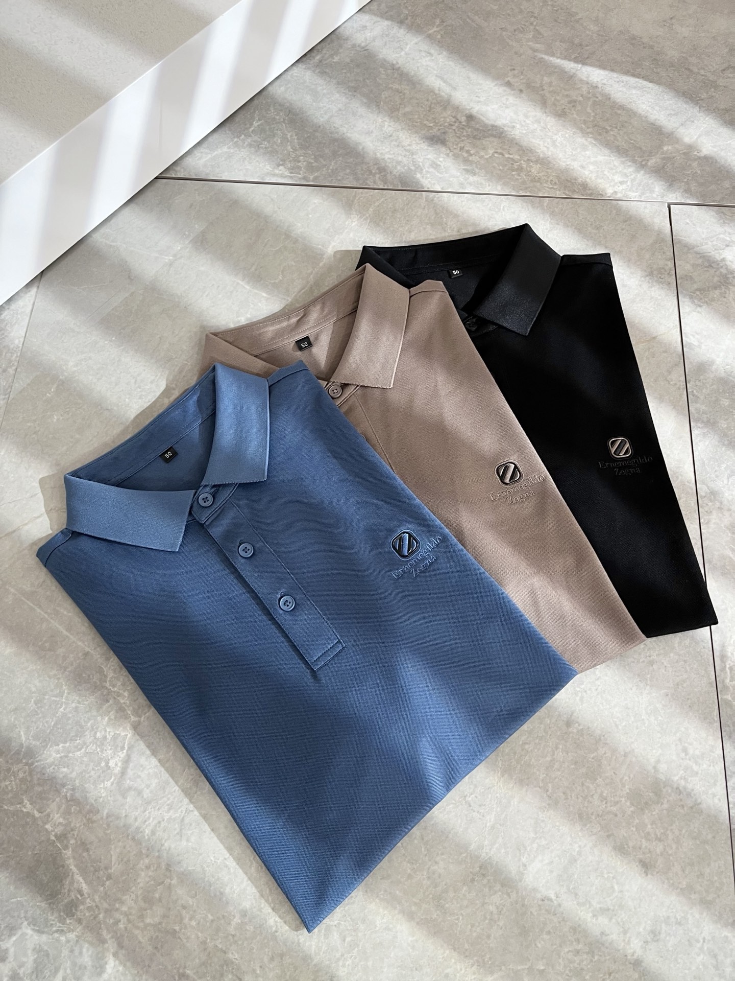 NO:455312,Ermenegildo Zeg*aJia 2025 spring and summer new products for men's casual Polo short-sleeved, foreign trade company order!  It is one of the classic exclusive fabrics of Zenia!  Embroidery design on chest logo pattern!  Customized original mercerized bead flooring fabric!  The touch is soft and delicate, but the shape is straight and stylish!  Extremely luxurious details... Perfectly interpret high-quality quality. Size M-4XL, zegna, T-shirt, alexander wang19860909Ermenegildo Zeg*a杰*亚 2025春夏新品男士休闲Polo短袖,外贸公司订单！是杰尼亚经典的专有织物之一！ 胸前logo图案刺绣设计！定制原版丝光珠地棉面料！触感又柔软细腻、但型态又笔挺有型！ 细节奢华极致… 完美演绎高品质品相.尺码M-4XL,,zegna,T-shirt,alexander wang,Men's clothing