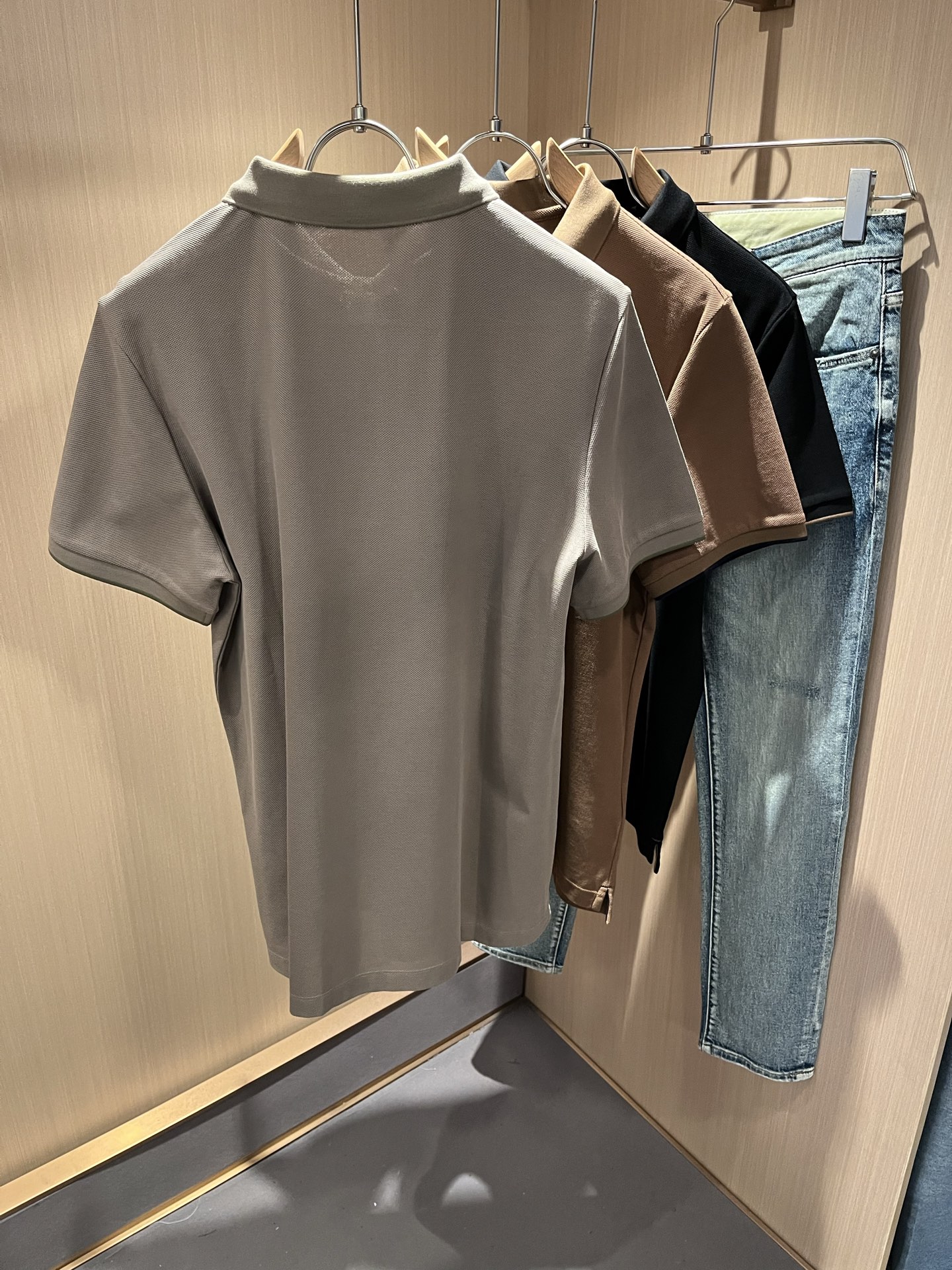  LouisVuitt*路易*登  2025春夏新品最新工艺短袖Polo衫，胸前logo图案设计！代表品