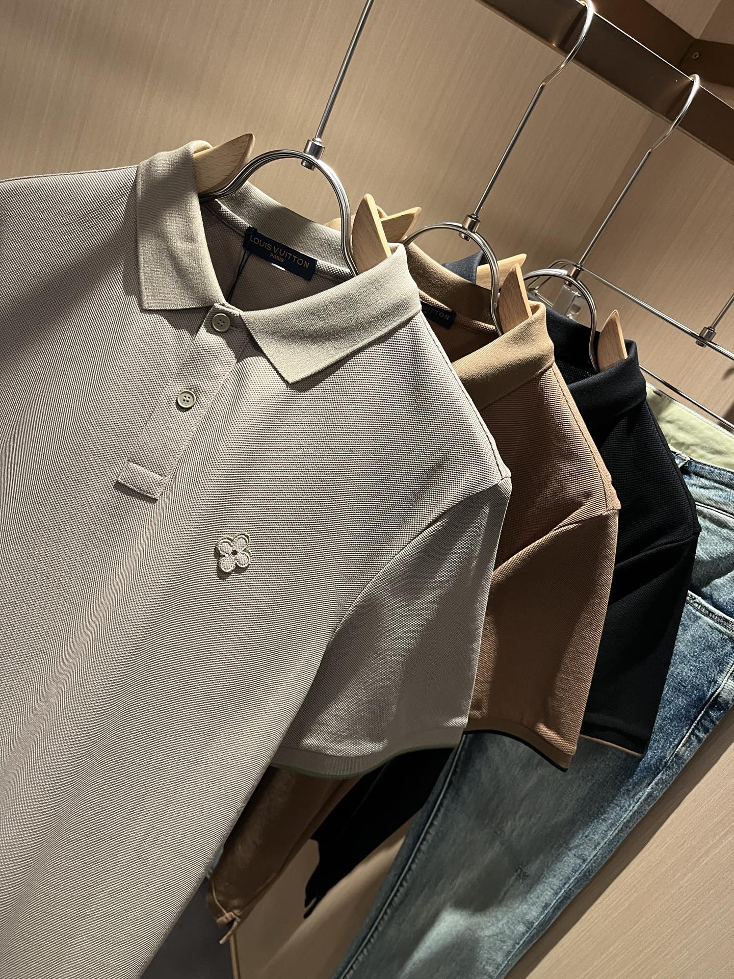  LouisVuitt*路易*登  2025春夏新品最新工艺短袖Polo衫，胸前logo图案设计！代表品