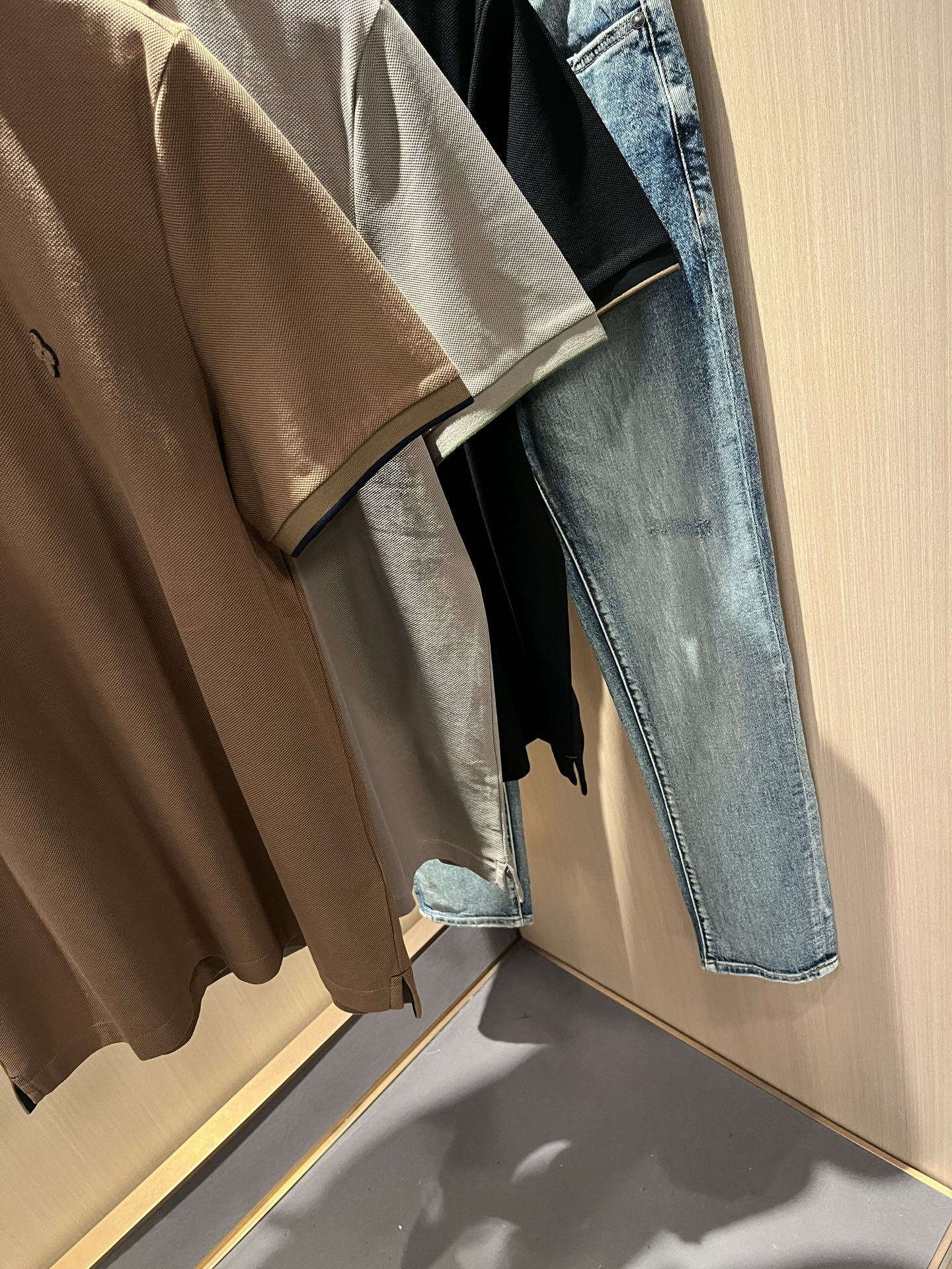  LouisVuitt*路易*登  2025春夏新品最新工艺短袖Polo衫，胸前logo图案设计！代表品