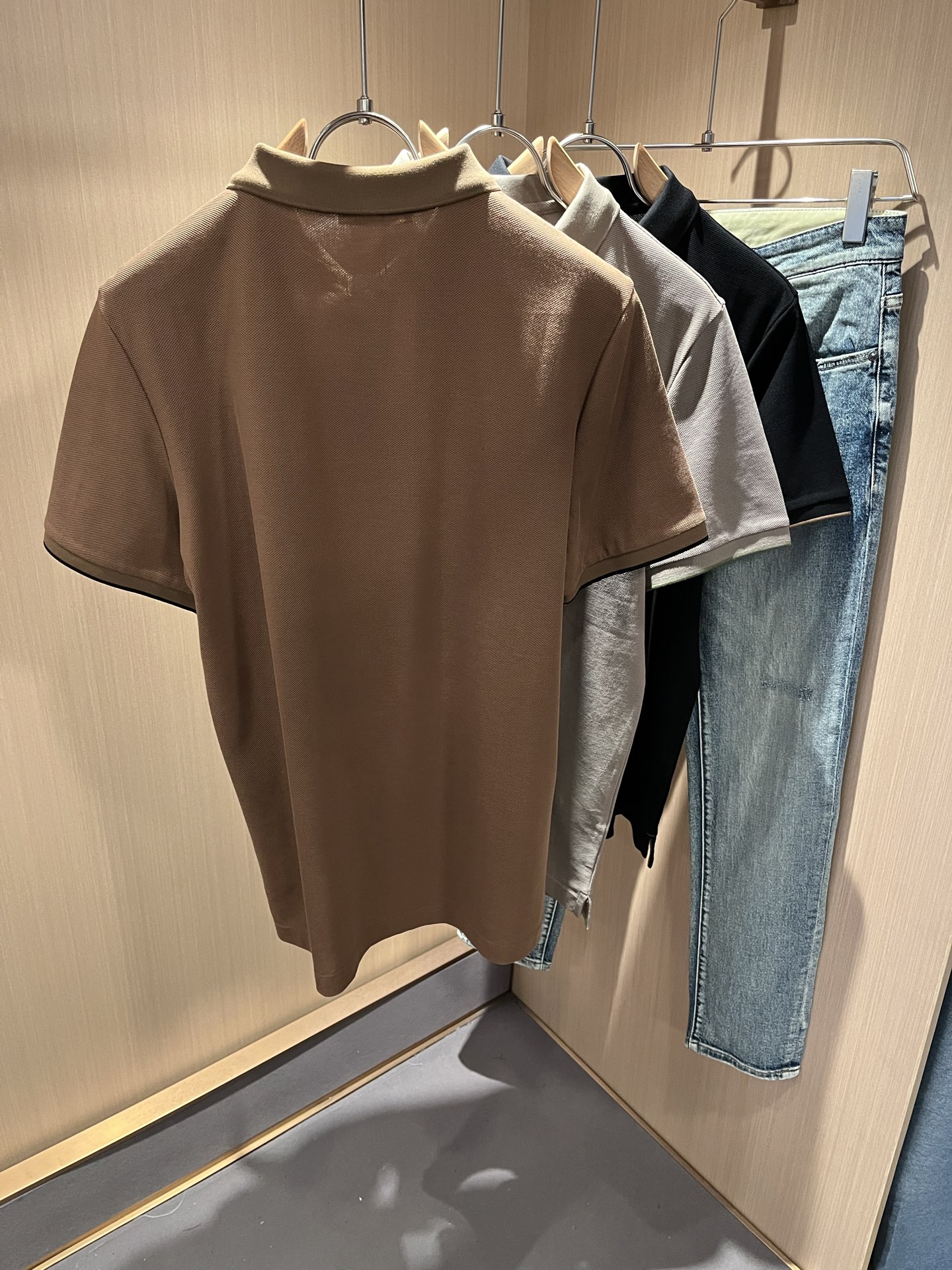  LouisVuitt*路易*登  2025春夏新品最新工艺短袖Polo衫，胸前logo图案设计！代表品