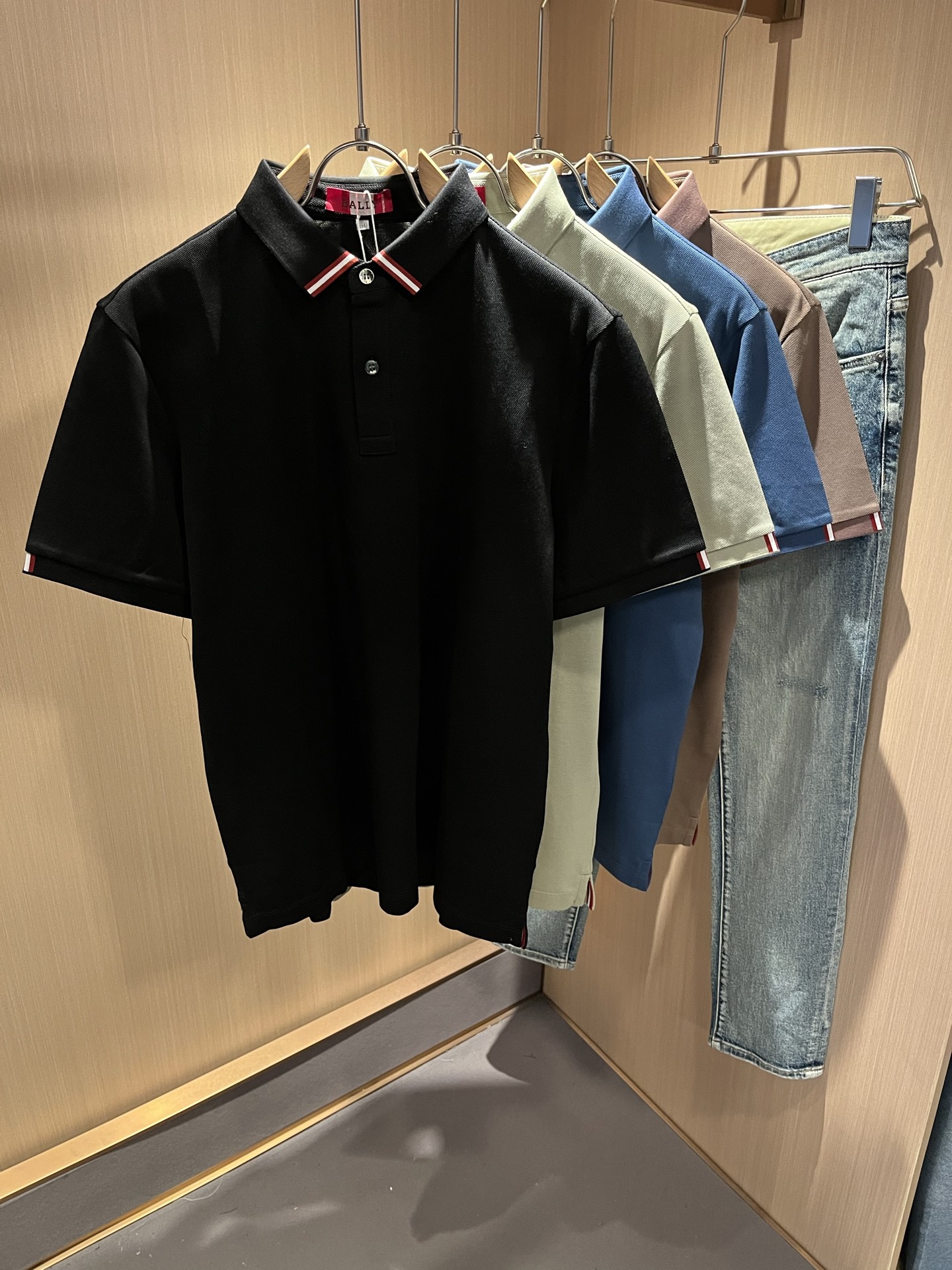  BALLY巴利 2025春夏新款男士休闲Polo衫，走秀图案时尚休闲短袖T恤衫！设计logo印花设计！