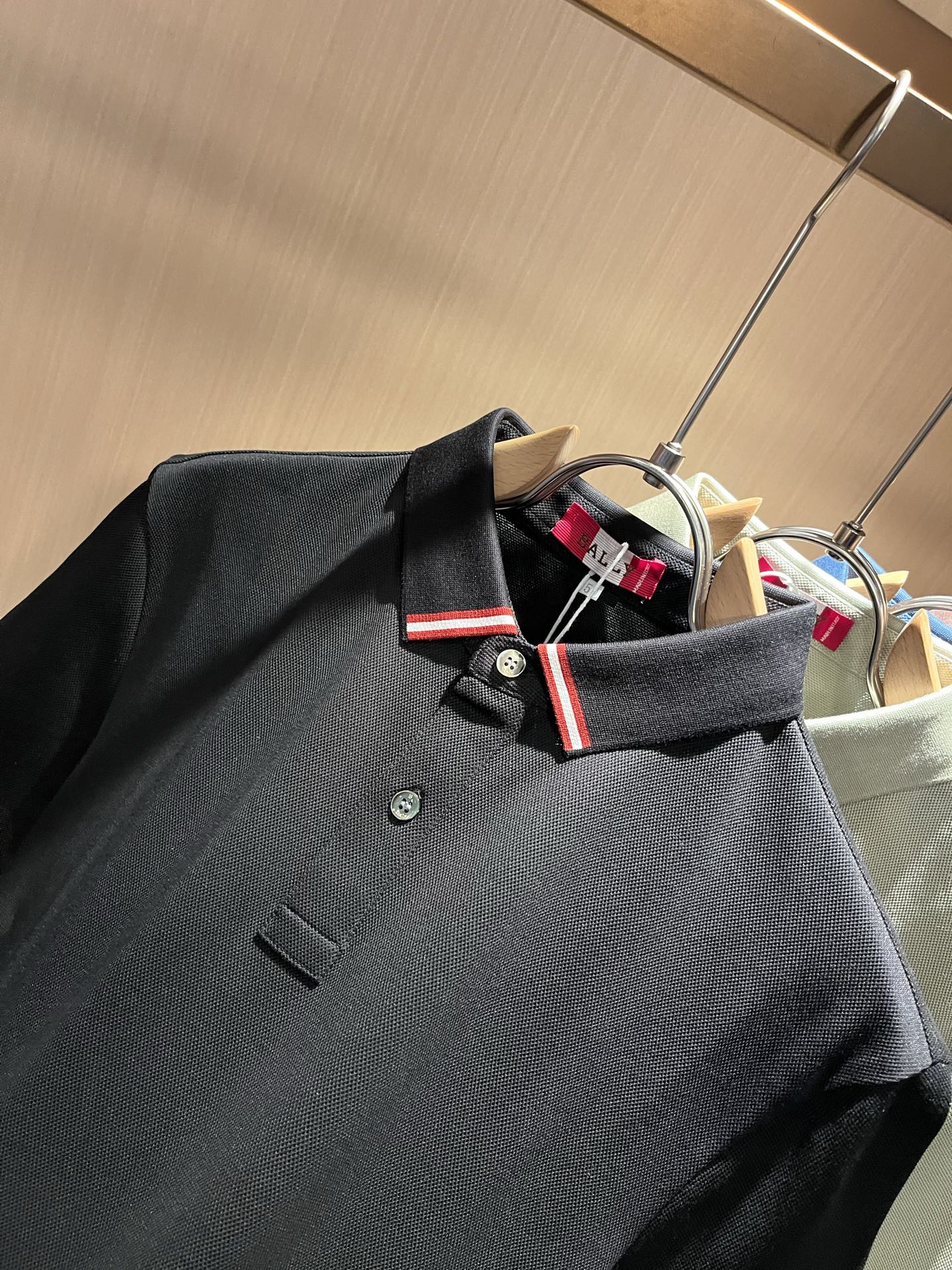  BALLY巴利 2025春夏新款男士休闲Polo衫，走秀图案时尚休闲短袖T恤衫！设计logo印花设计！