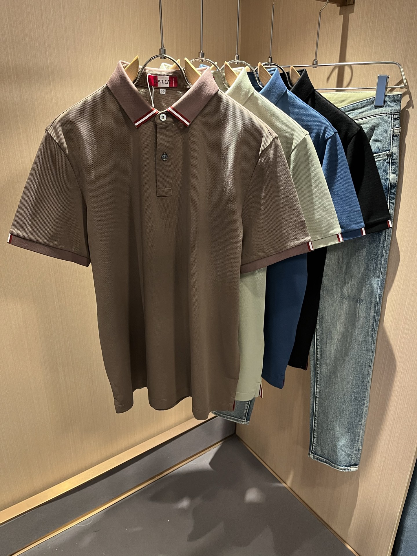  BALLY巴利 2025春夏新款男士休闲Polo衫，走秀图案时尚休闲短袖T恤衫！设计logo印花设计！