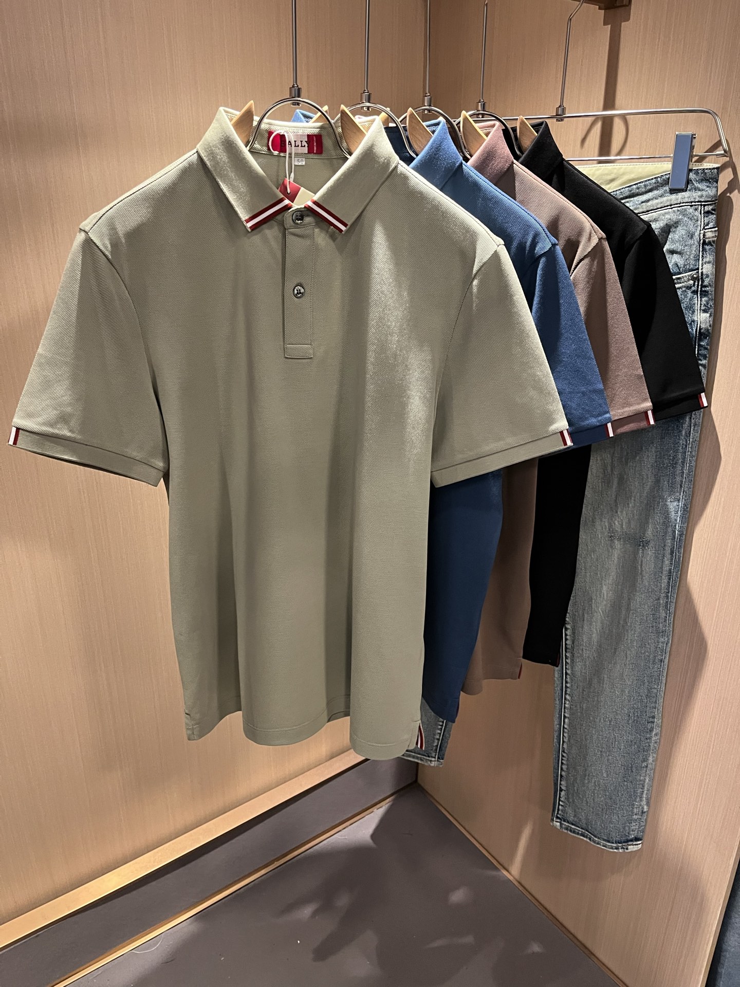  BALLY巴利 2025春夏新款男士休闲Polo衫，走秀图案时尚休闲短袖T恤衫！设计logo印花设计！