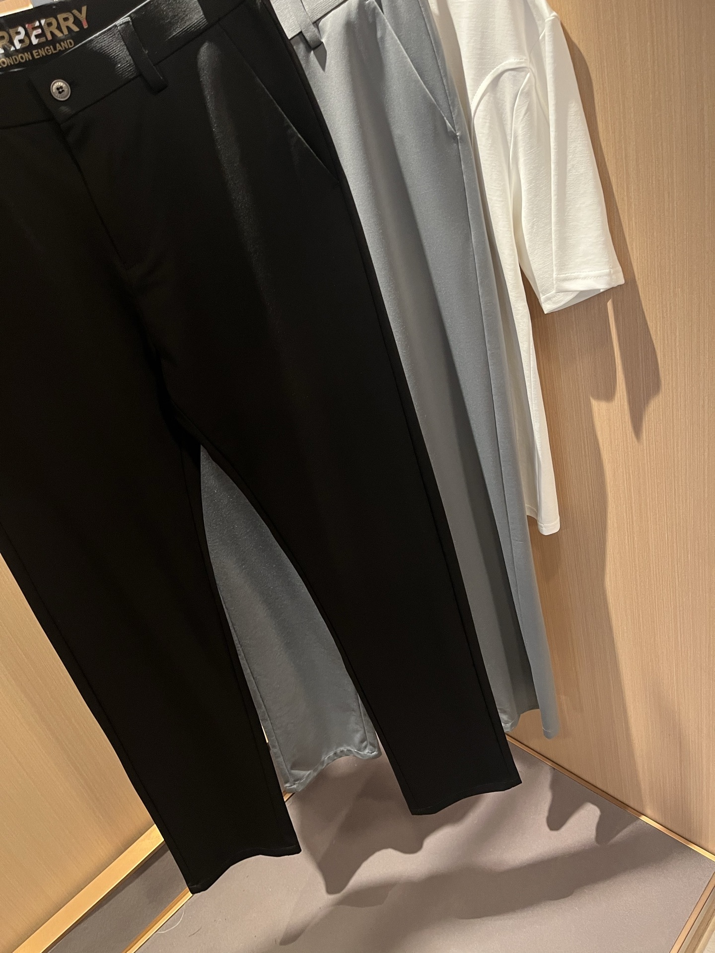 BURBER*Y巴*莉 2025春夏男士休闲西裤,男士经典基础款小直筒裤 简洁纯色百搭款五金logo辅