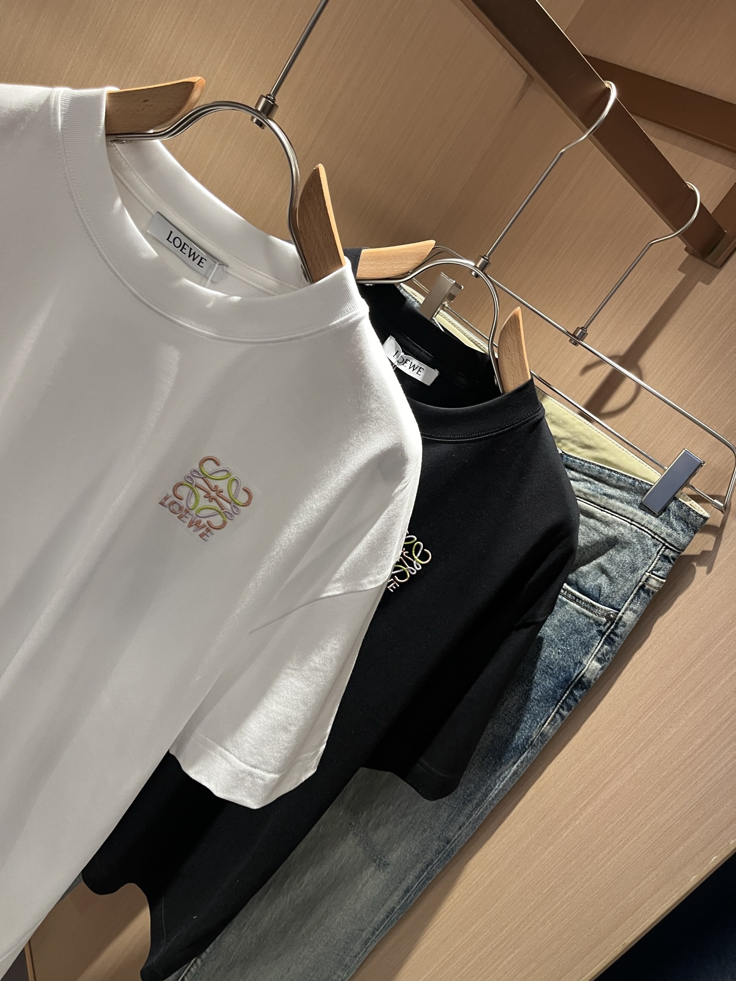  LOE*WE罗*威 2025春夏新款男女同款👫短袖T恤，意大利原厂订单渠道，极具个性高级风，标志log