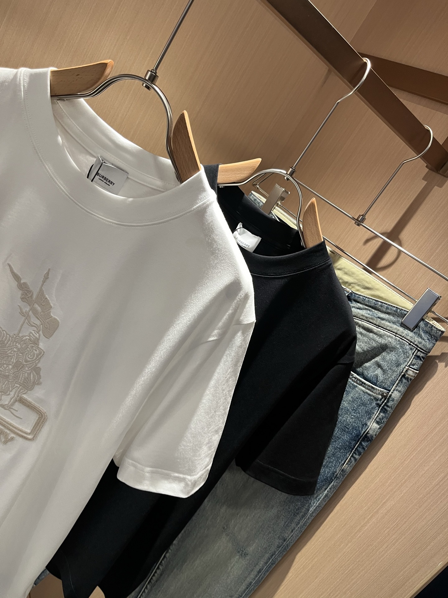 BURBER*Y巴*莉2025春夏新品男女同款👫短袖T恤,重磅来袭,最近比较火热的环保纯棉面料制作