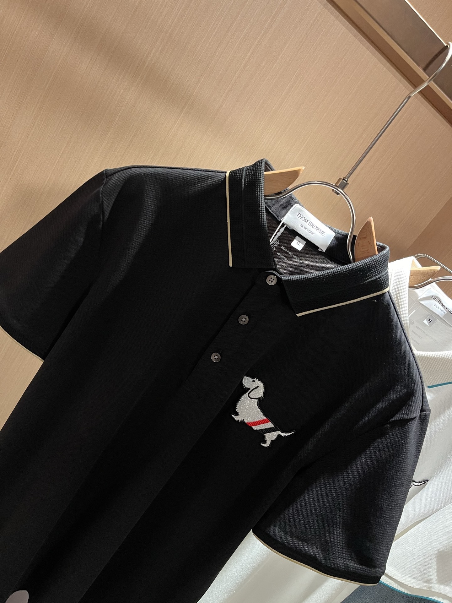 ThomBrow*e汤姆*朗 ~2025春夏新品!官网同步有售,休闲经典翻领短袖Polo衫,独特设计魅