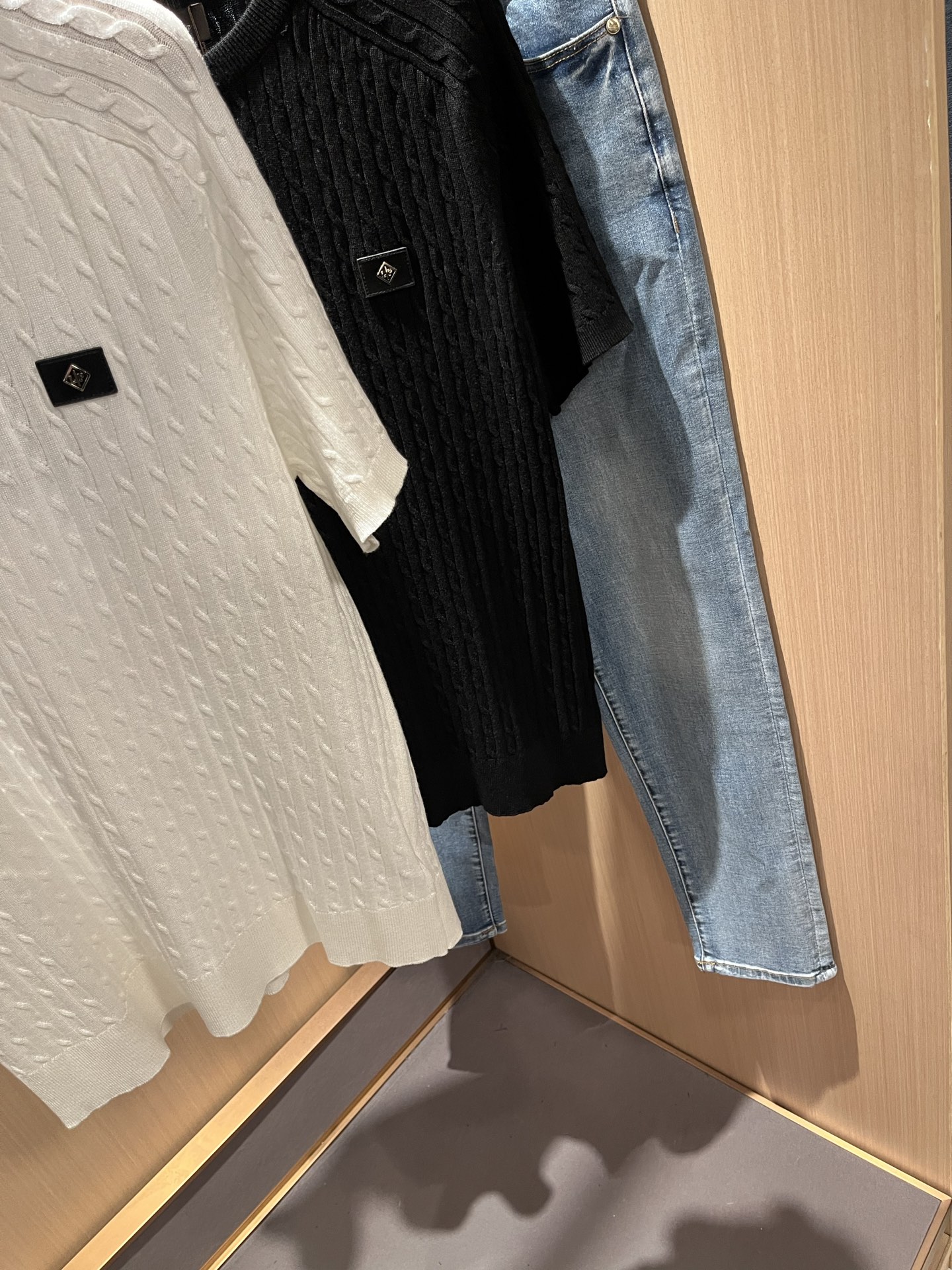   Loro Piana诺悠翩雅 2025早春男士最新的贸易订单翻领针织短袖T恤，全品相！！上身舒适透气
