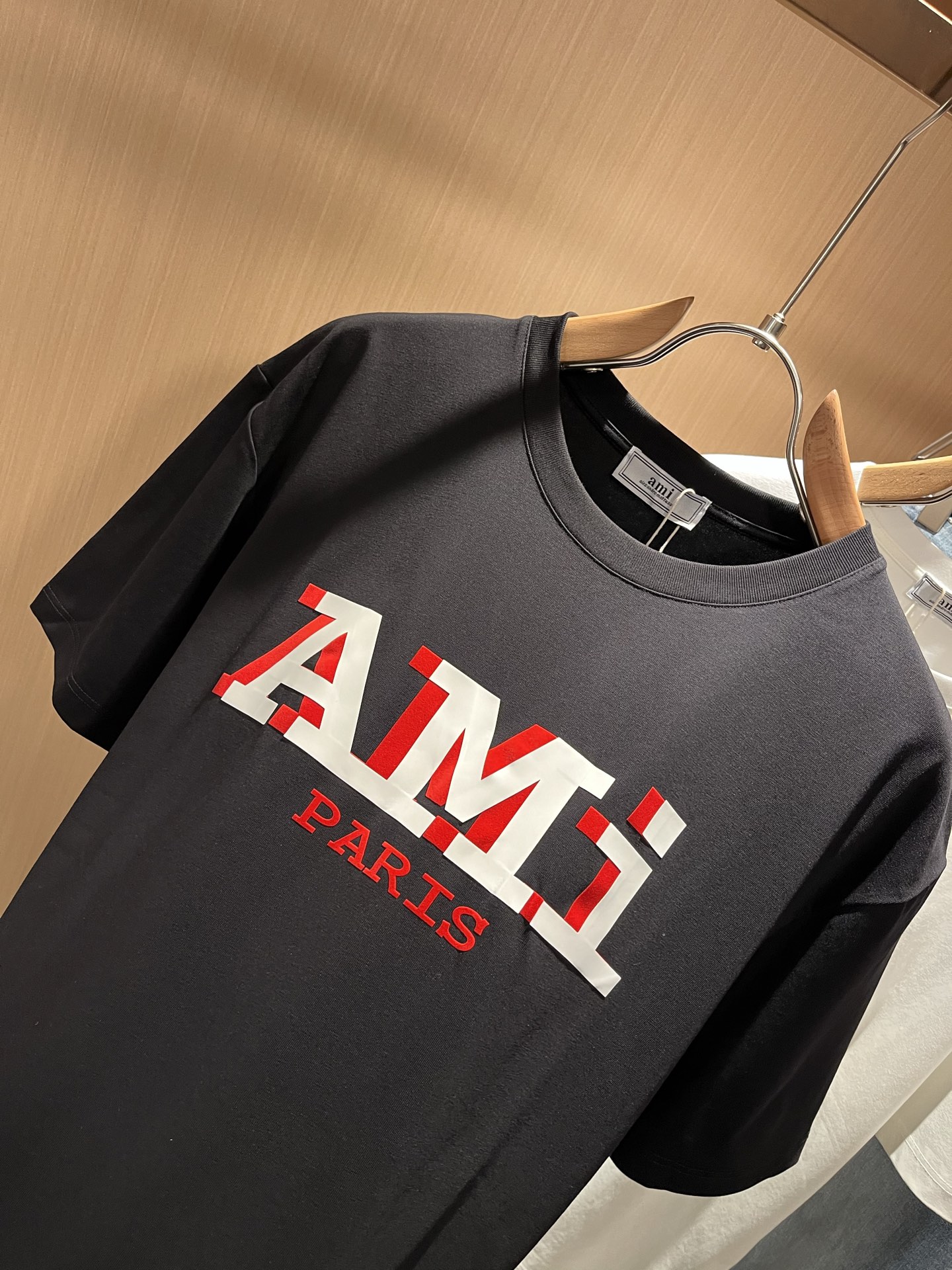  AMI 2025春夏新款男女同款👫短袖T恤，最新款全网独家首上！！~既经典有时尚百搭，谁不爱啊，将经典