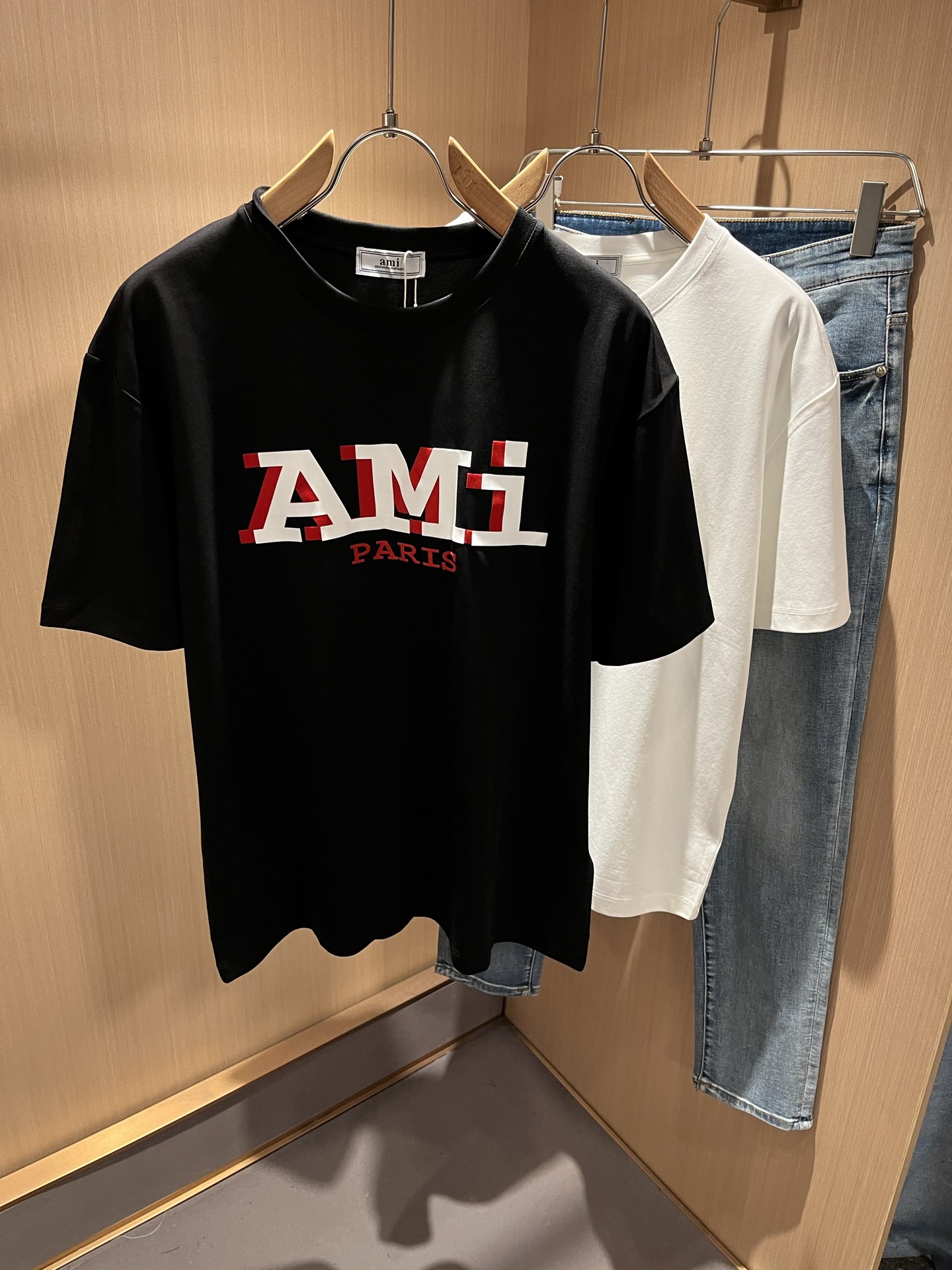  AMI 2025春夏新款男女同款👫短袖T恤，最新款全网独家首上！！~既经典有时尚百搭，谁不爱啊，将经典