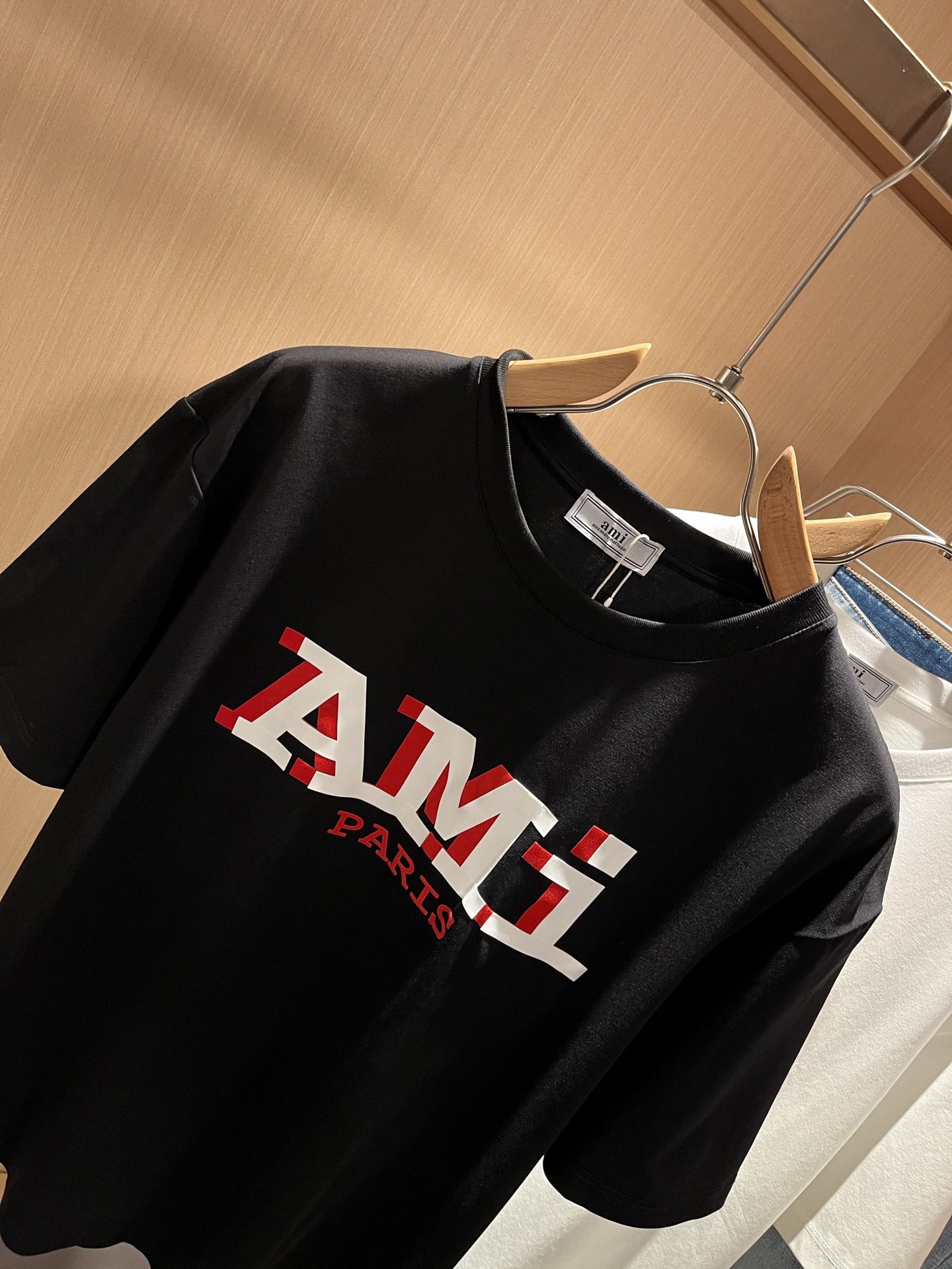  AMI 2025春夏新款男女同款👫短袖T恤，最新款全网独家首上！！~既经典有时尚百搭，谁不爱啊，将经典