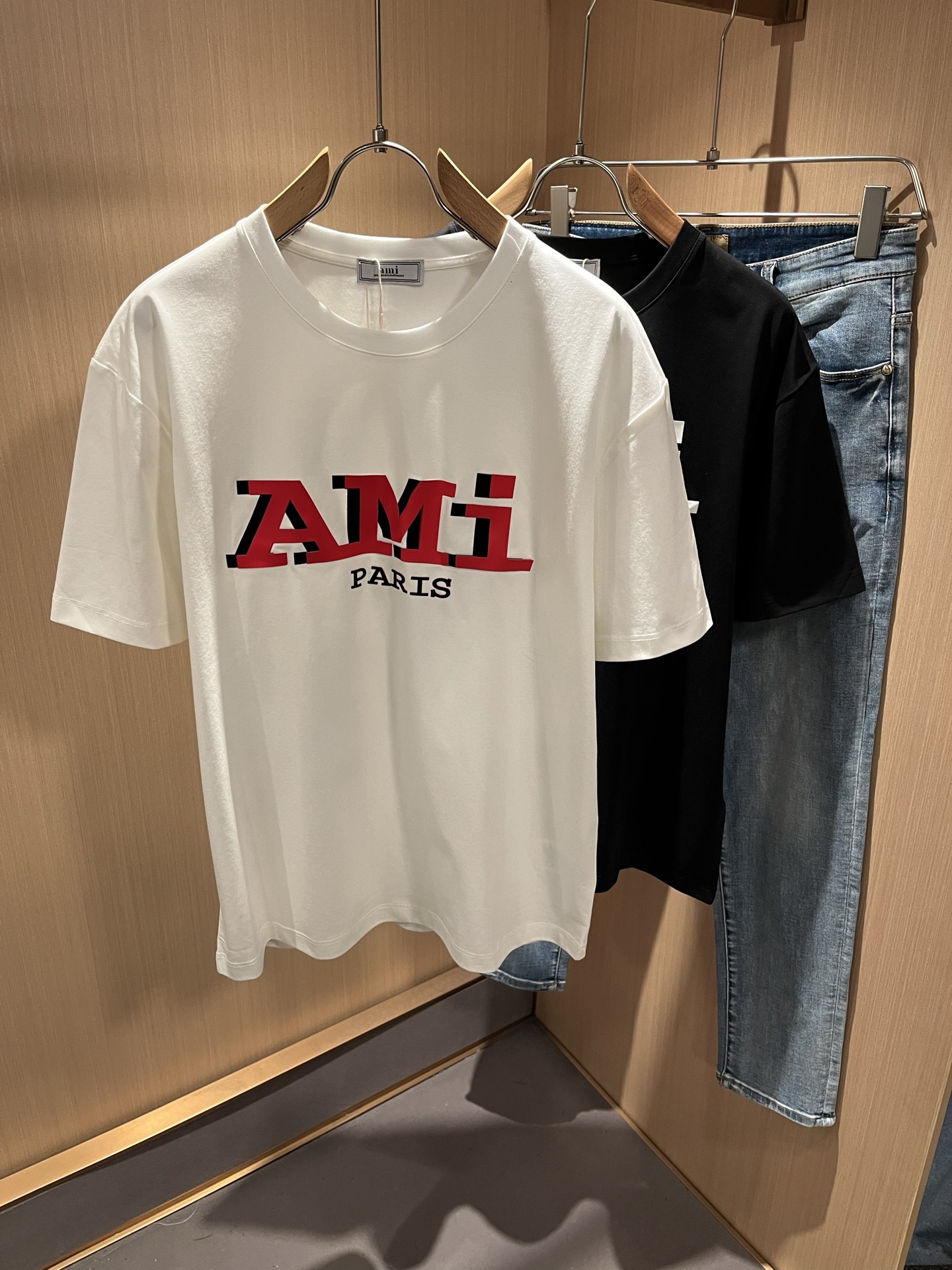  AMI 2025春夏新款男女同款👫短袖T恤，最新款全网独家首上！！~既经典有时尚百搭，谁不爱啊，将经典
