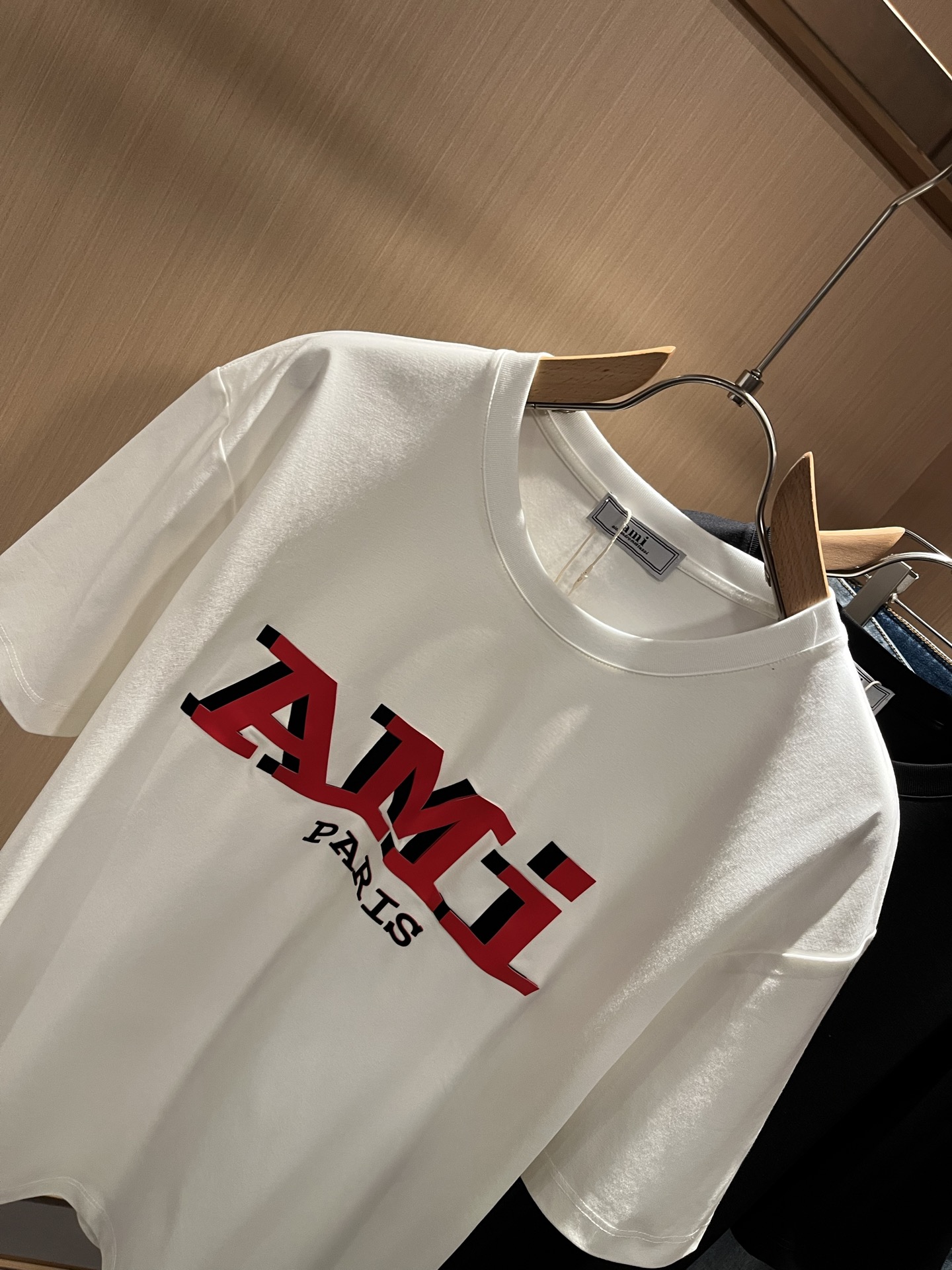  AMI 2025春夏新款男女同款👫短袖T恤，最新款全网独家首上！！~既经典有时尚百搭，谁不爱啊，将经典