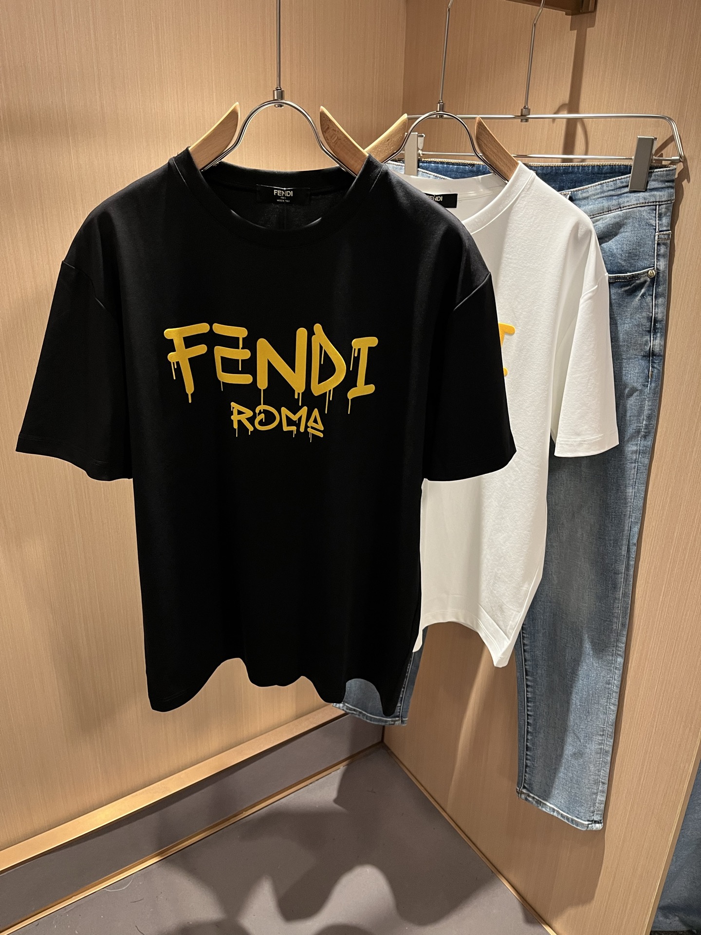   FEN*I 芬*迪2025春夏新款FD家族FF男女同款👫短袖T恤，男女同款👫百搭极简短袖。意大利原厂