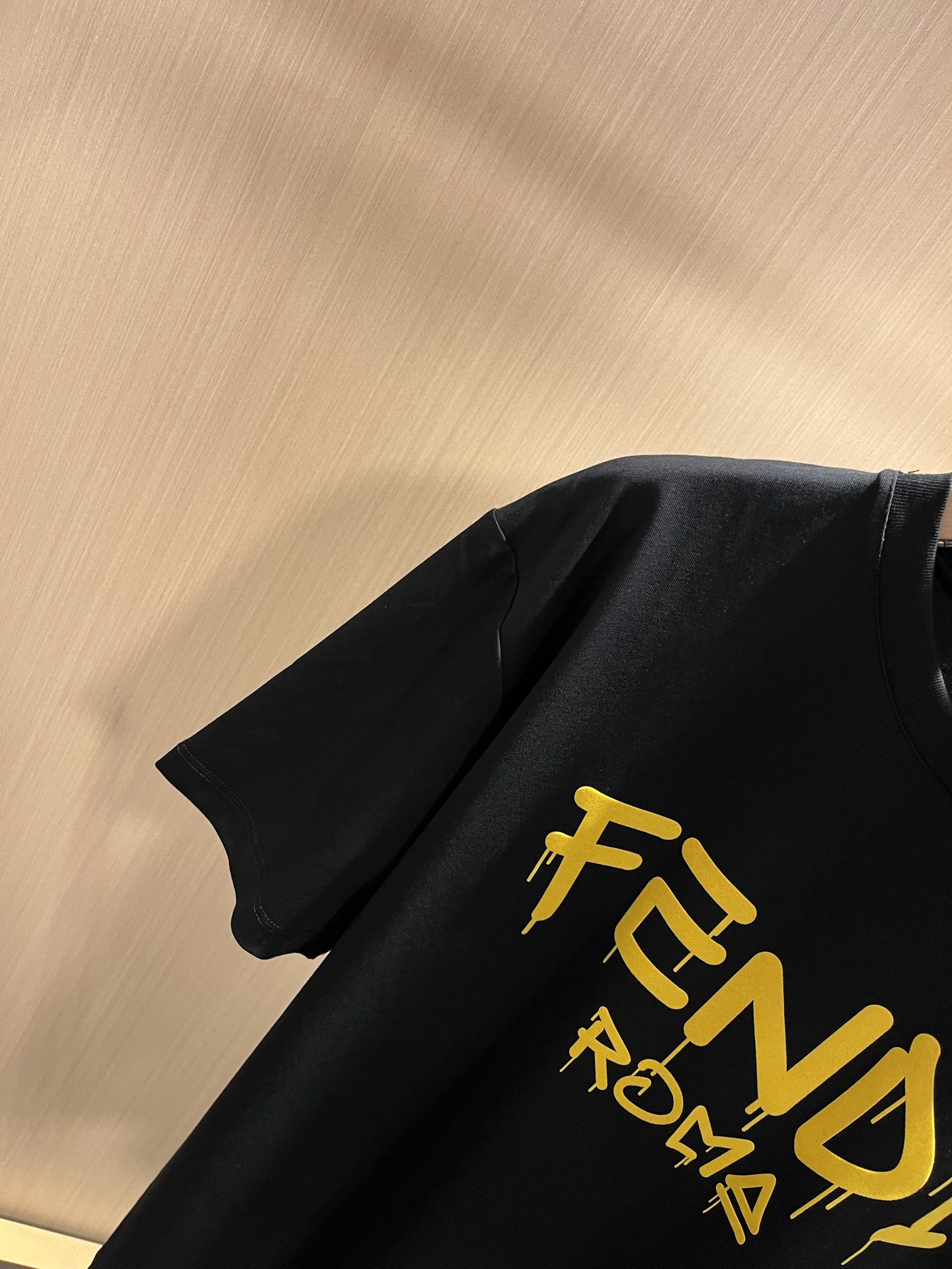  FEN*I 芬*迪2025春夏新款FD家族FF男女同款👫短袖T恤，男女同款👫百搭极简短袖。意大利原厂