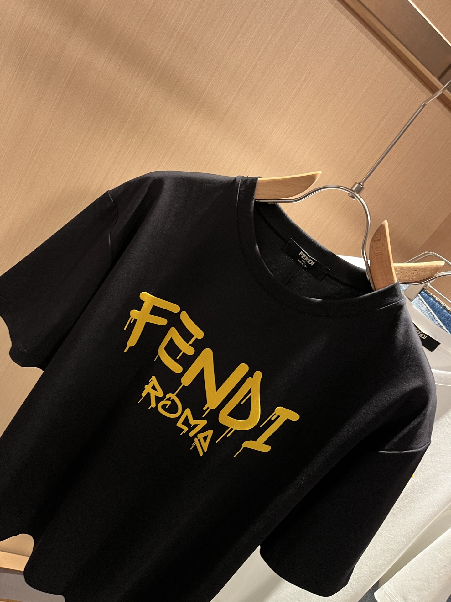   FEN*I 芬*迪2025春夏新款FD家族FF男女同款👫短袖T恤，男女同款👫百搭极简短袖。意大利原厂