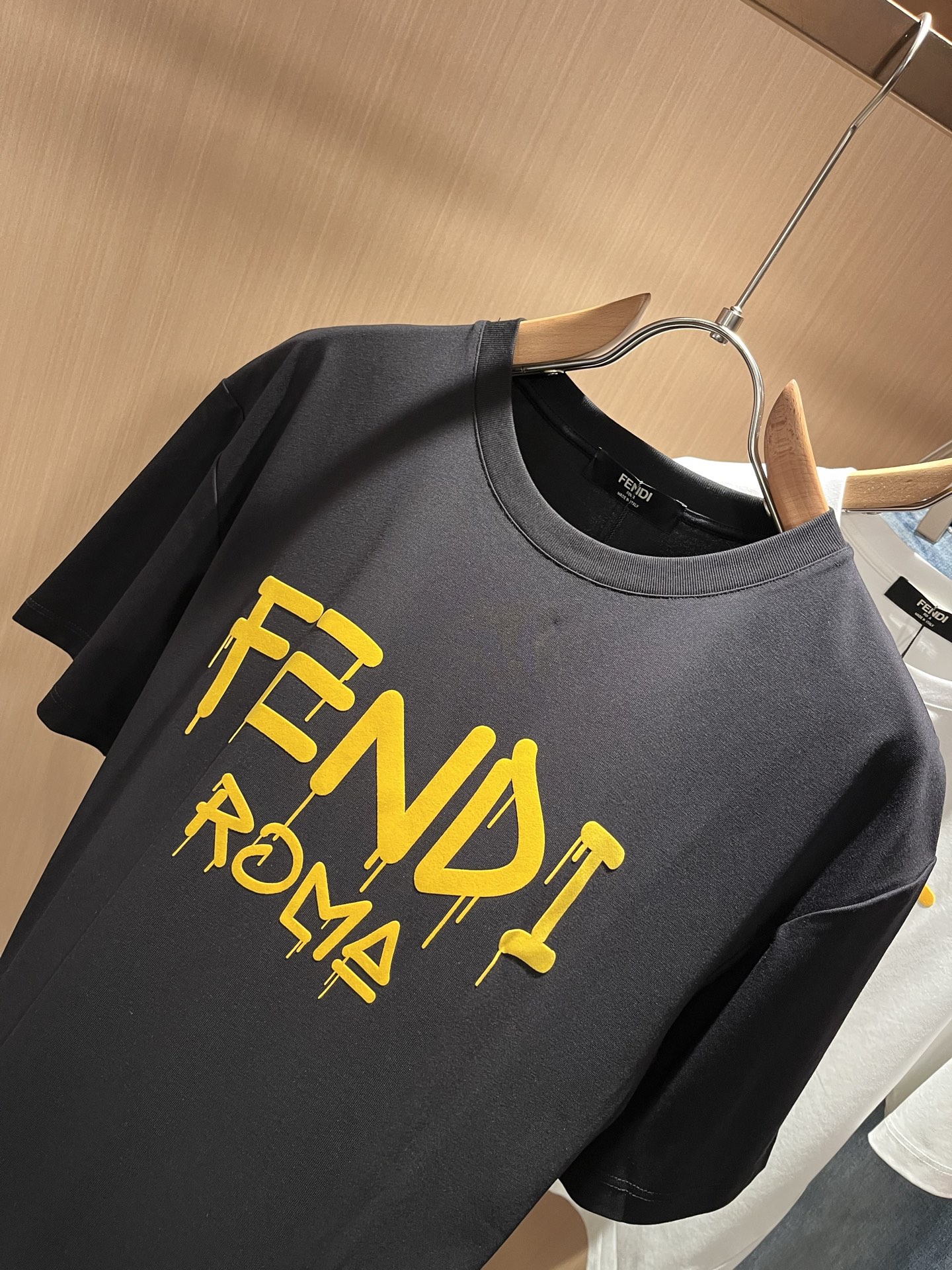   FEN*I 芬*迪2025春夏新款FD家族FF男女同款👫短袖T恤，男女同款👫百搭极简短袖。意大利原厂