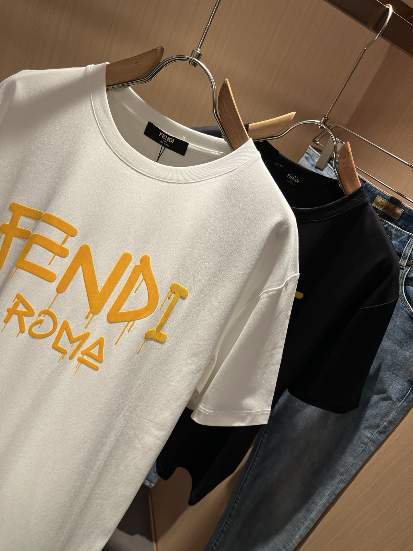   FEN*I 芬*迪2025春夏新款FD家族FF男女同款👫短袖T恤，男女同款👫百搭极简短袖。意大利原厂
