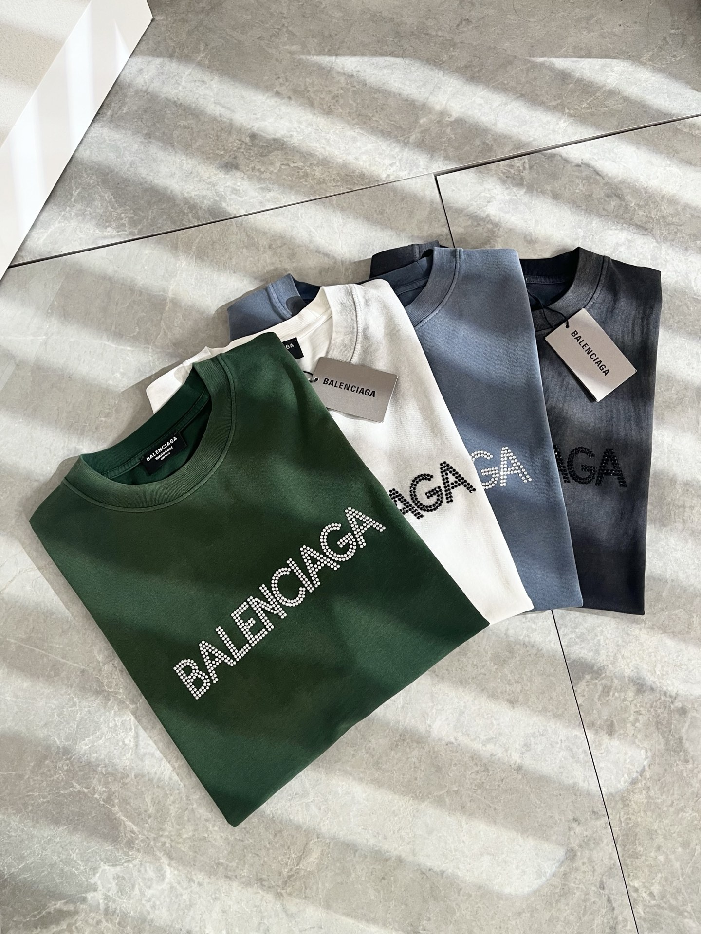  BALENCI*GA巴黎*家 2025春夏新款男女同款👫短袖T恤！走秀图案印花时尚休闲短袖T恤衫！设计