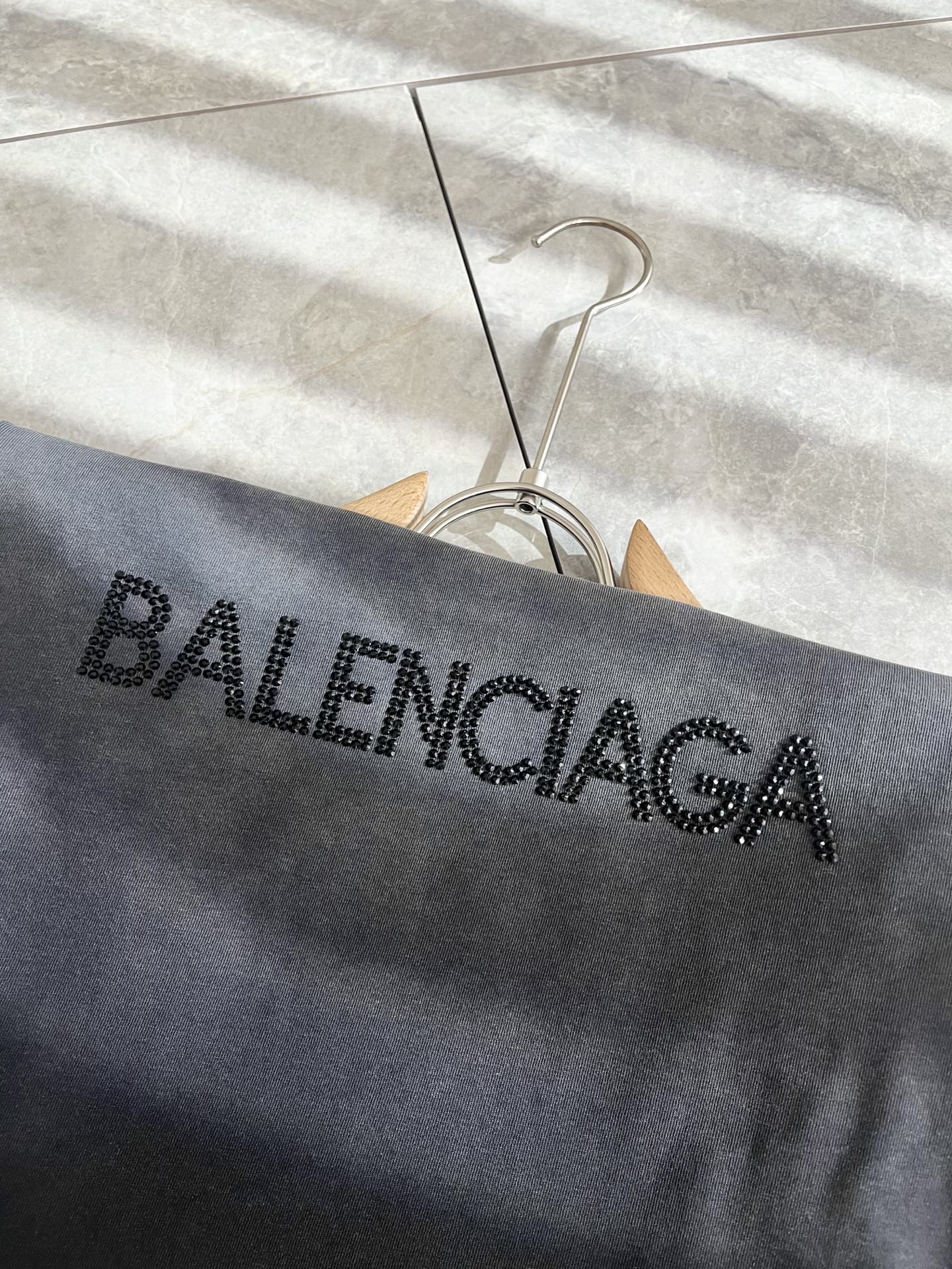  BALENCI*GA巴黎*家 2025春夏新款男女同款👫短袖T恤！走秀图案印花时尚休闲短袖T恤衫！设计