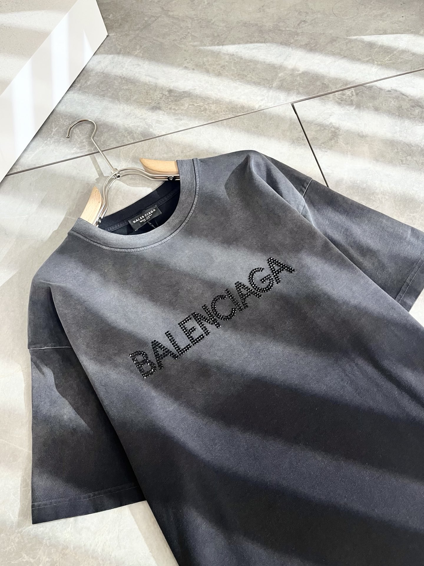  BALENCI*GA巴黎*家 2025春夏新款男女同款👫短袖T恤！走秀图案印花时尚休闲短袖T恤衫！设计