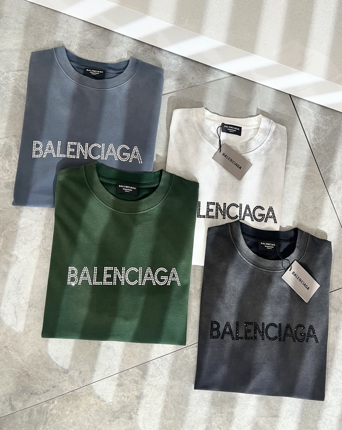  BALENCI*GA巴黎*家 2025春夏新款男女同款👫短袖T恤！走秀图案印花时尚休闲短袖T恤衫！设计