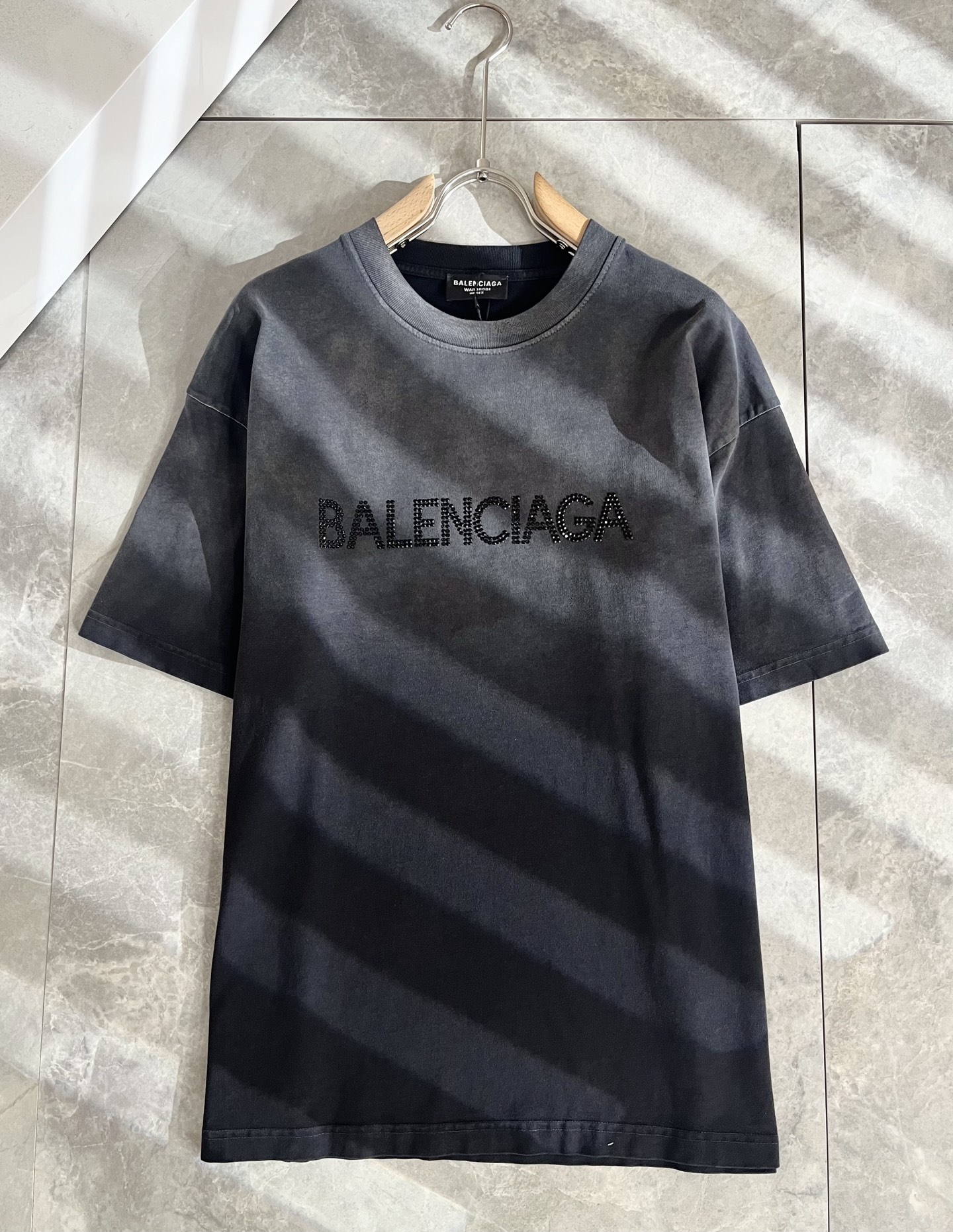  BALENCI*GA巴黎*家 2025春夏新款男女同款👫短袖T恤！走秀图案印花时尚休闲短袖T恤衫！设计