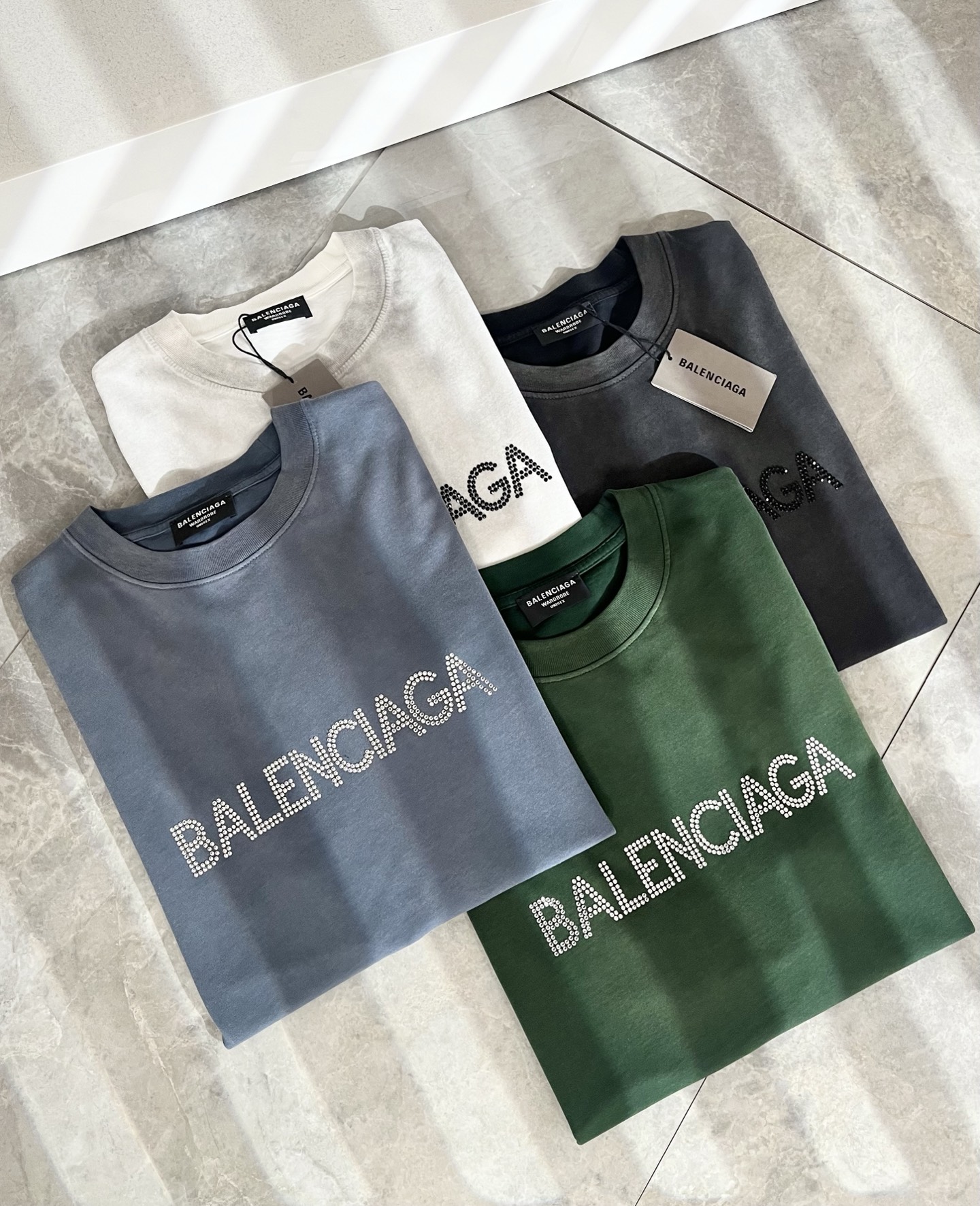  BALENCI*GA巴黎*家 2025春夏新款男女同款👫短袖T恤！走秀图案印花时尚休闲短袖T恤衫！设计