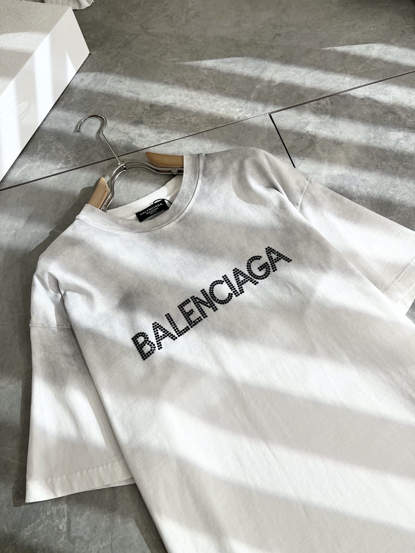  BALENCI*GA巴黎*家 2025春夏新款男女同款👫短袖T恤！走秀图案印花时尚休闲短袖T恤衫！设计