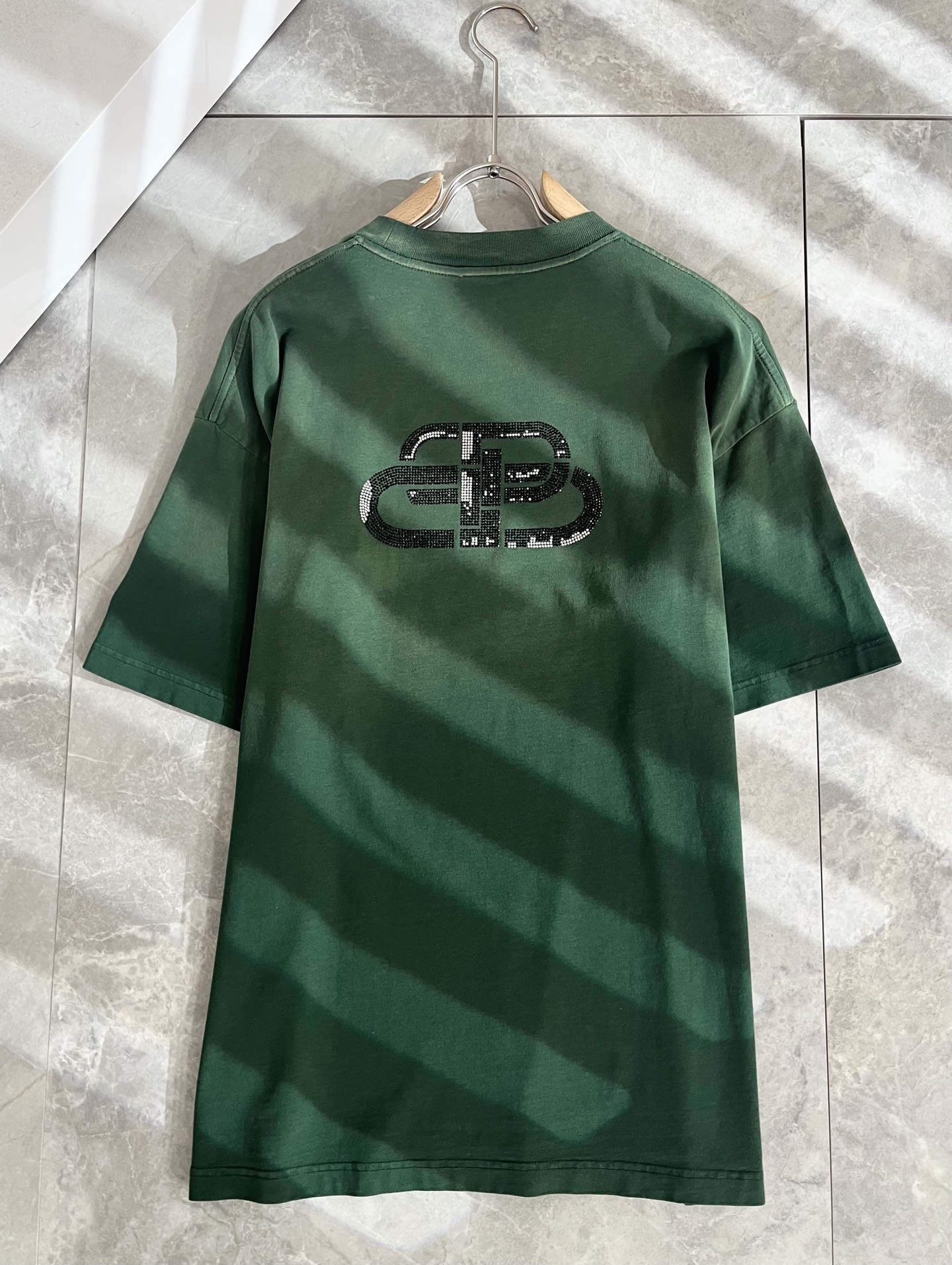  BALENCI*GA巴黎*家 2025春夏新款男女同款👫短袖T恤！走秀图案印花时尚休闲短袖T恤衫！设计