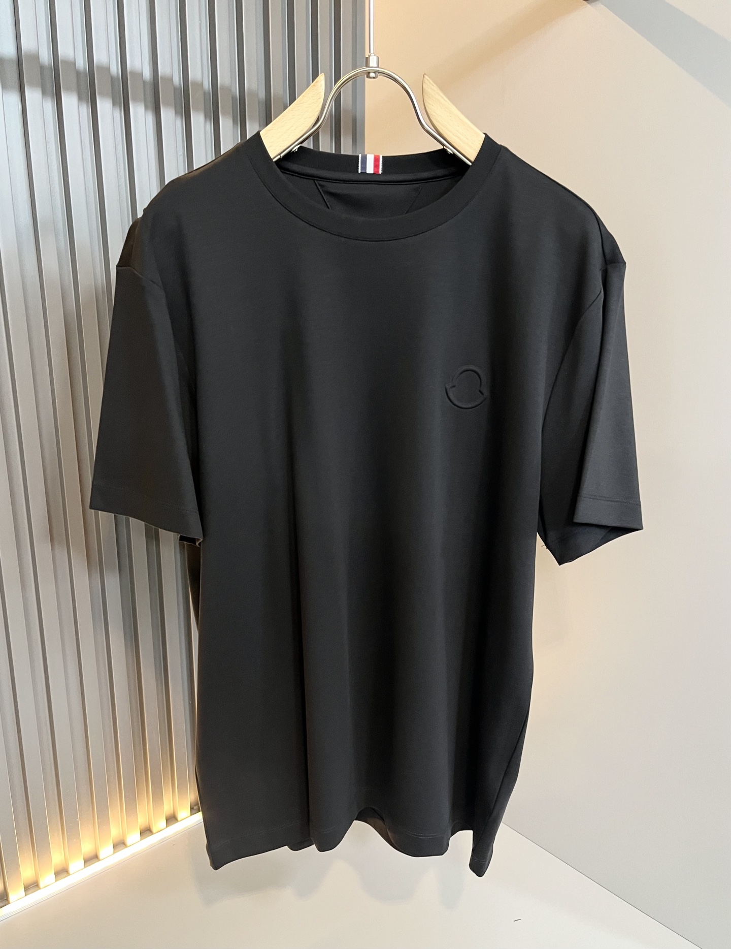     Moncler蒙家 2025春夏最新男女同款👫贸易订单短袖T恤，全品相！！网红款！采用logo图