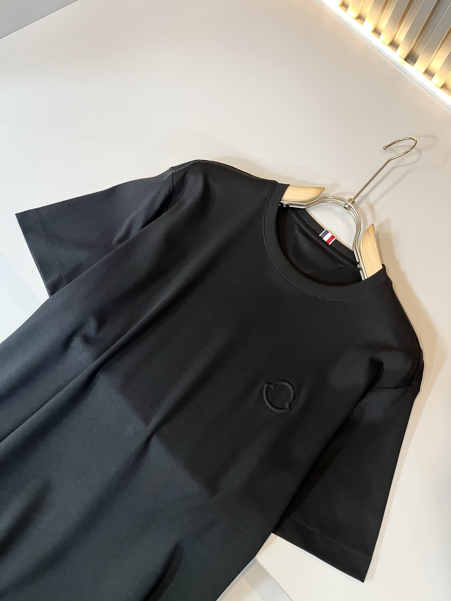     Moncler蒙家 2025春夏最新男女同款👫贸易订单短袖T恤，全品相！！网红款！采用logo图