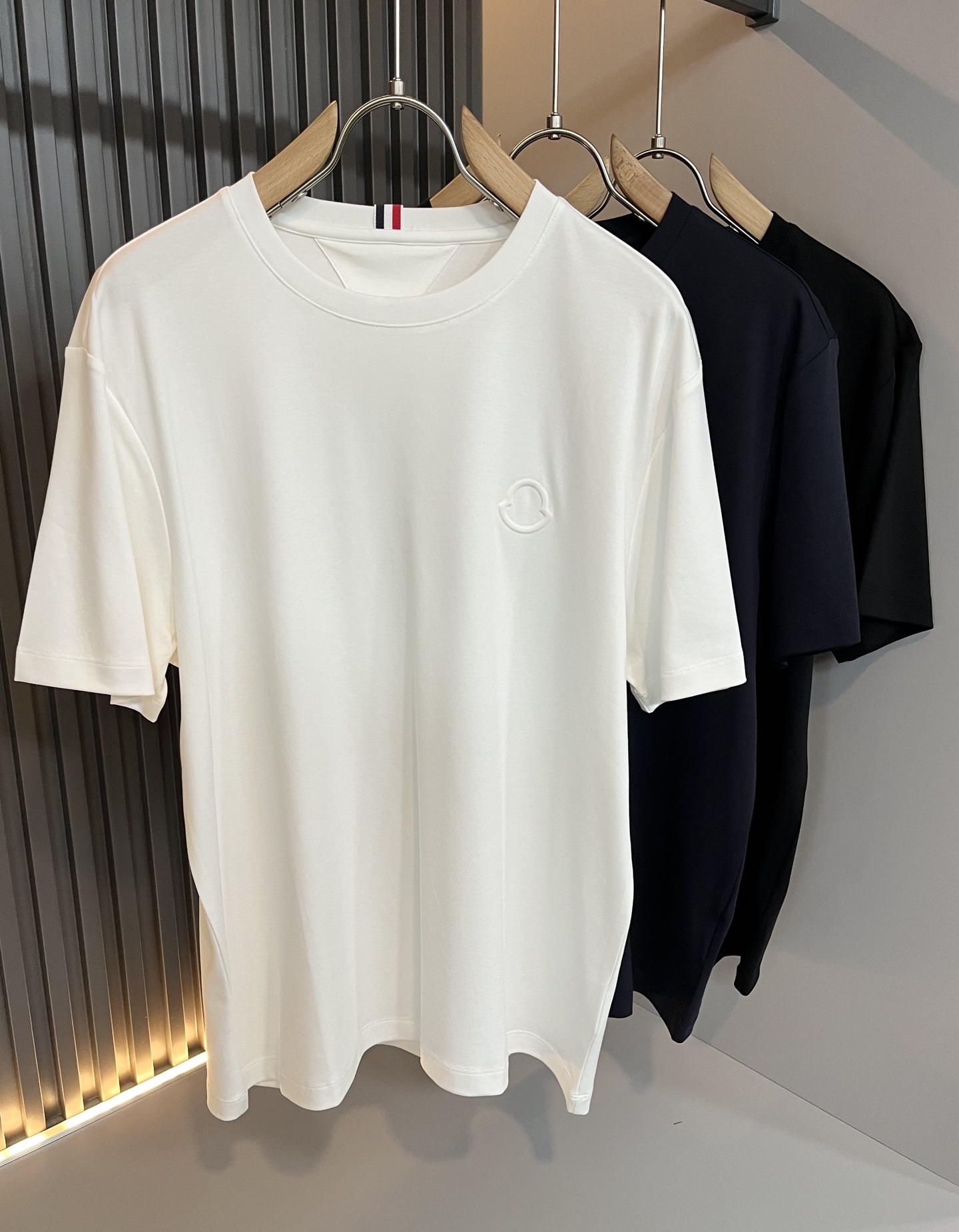     Moncler蒙家 2025春夏最新男女同款👫贸易订单短袖T恤，全品相！！网红款！采用logo图